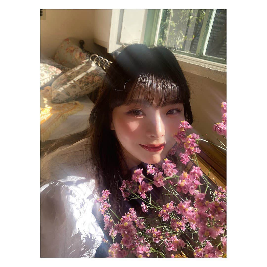 川口ゆりなさんのインスタグラム写真 - (川口ゆりなInstagram)「． ． ． 𓂃 ✿𓈒𓏸 ． カレンダーのオフショットです( ¨̮ ) ． ． ．」2月27日 20時45分 - kawaguchi_yurina_official