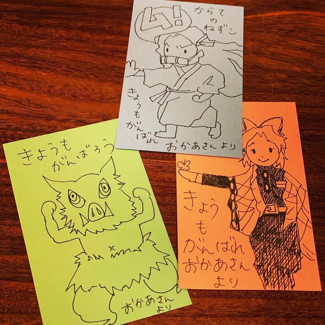 杏さんのインスタグラム写真 - (杏Instagram)「. たまに頼まれると頑張って描いちゃう☺️  Usually, when children set into a new environment or after a vacation, they are groggy to go to kindergarten in the morning...  Once the teacher recommended me, "Why don't you give them a message card ?" She suggests that It can be like an amulet for them and encourage them.  Then I decided to make cards based on requests from my children once in a while.   It was also interesting for me to find out which characters the children requested. My children love manga, so many of their requests for characters are from the DEMON SLAYER！  #杏 #子供 #イラストグラム  #anne  #kids #illustration」2月28日 14時15分 - annewatanabe_official