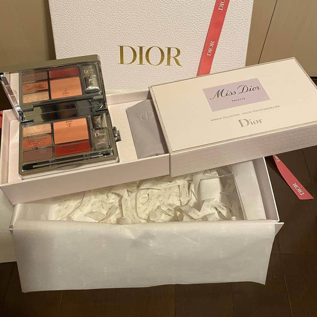 百合沙さんのインスタグラム写真 - (百合沙Instagram)「Diorってなんでこんなにテンション上がるんでしょうか… ファンの方からプレゼントいただきました✨ 大切に使います💕  #Dior #diorbeauty #プレゼント #ありがとう #感謝 #女子力 #センス最高です」2月28日 20時18分 - dorado.yurisa