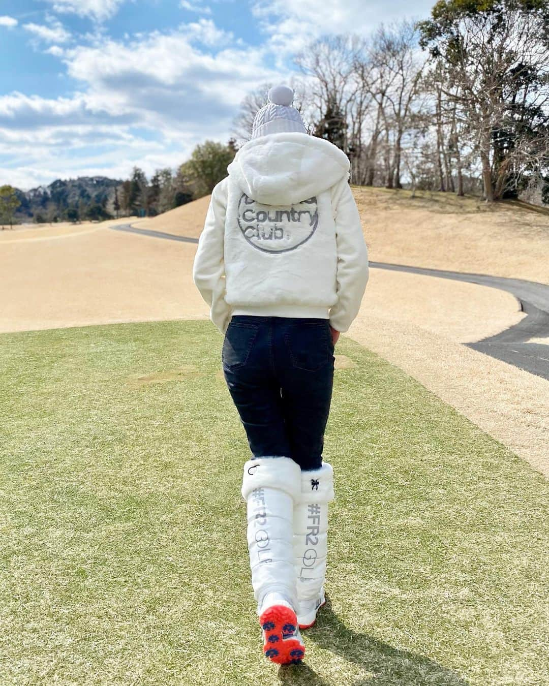 月本えりさんのインスタグラム写真 - (月本えりInstagram)「@fr2golf ⛳️🐇 ふあふあ系🐰  なんちゃんとケンティの優しさに包まれたラウンド⛳️ 大好きな2人✨ 今日もパンチラインが激しく生まれたw  #バッコー  #golf #ゴルフ #golffashion #golfwear #fr2golf #fxxingrabbits #golfstagram #fashion #adidasgolf #tour360 #golfshoes #loveyouguys」2月28日 21時03分 - eritsukimoto