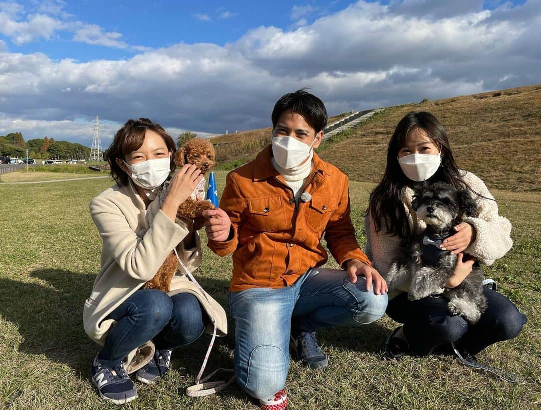 松原朋美さんのインスタグラム写真 - (松原朋美Instagram)「🐶 我が家のナウちゃんがキャッチ！デビューです🎉🎉  明日の「キャッチ！」内にて放送予定ですのでご覧ください♡  #ナウ#ミニチュアシュナウザー #キャッチ！#中京テレビ #濱田アナ#阿部アナ #松原朋美」2月28日 21時07分 - matsubara.tomomi.0205