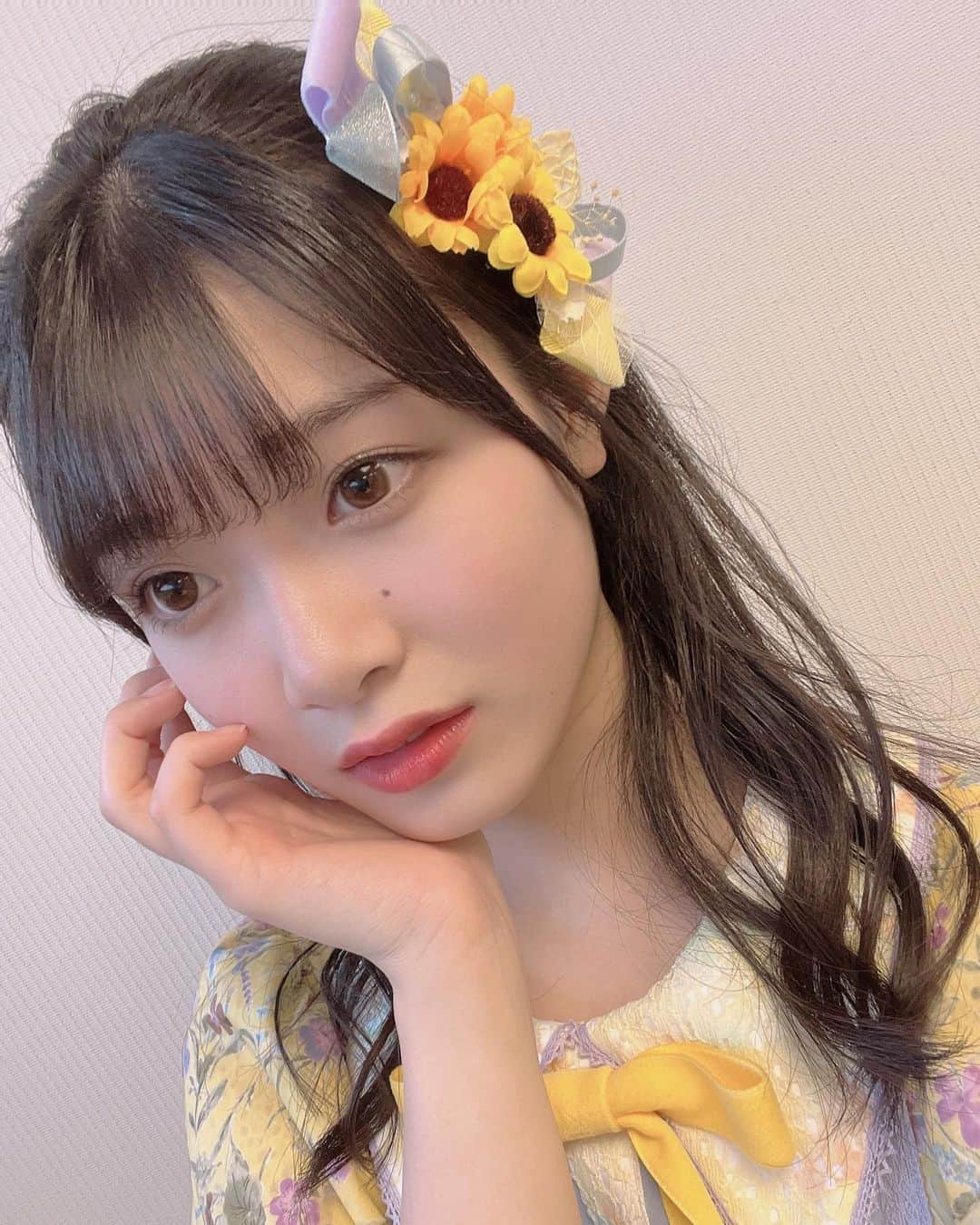 小越春花さんのインスタグラム写真 - (小越春花Instagram)「@lotti.ngt.idol にとんでいいねをよろしくお願いします！ 自撮り〜あたまにお花もあるよ🥰🌼  #目指せ48万いいね #NGT48 #アイドル #いいねください」3月1日 19時09分 - haruka_2525_ngt48