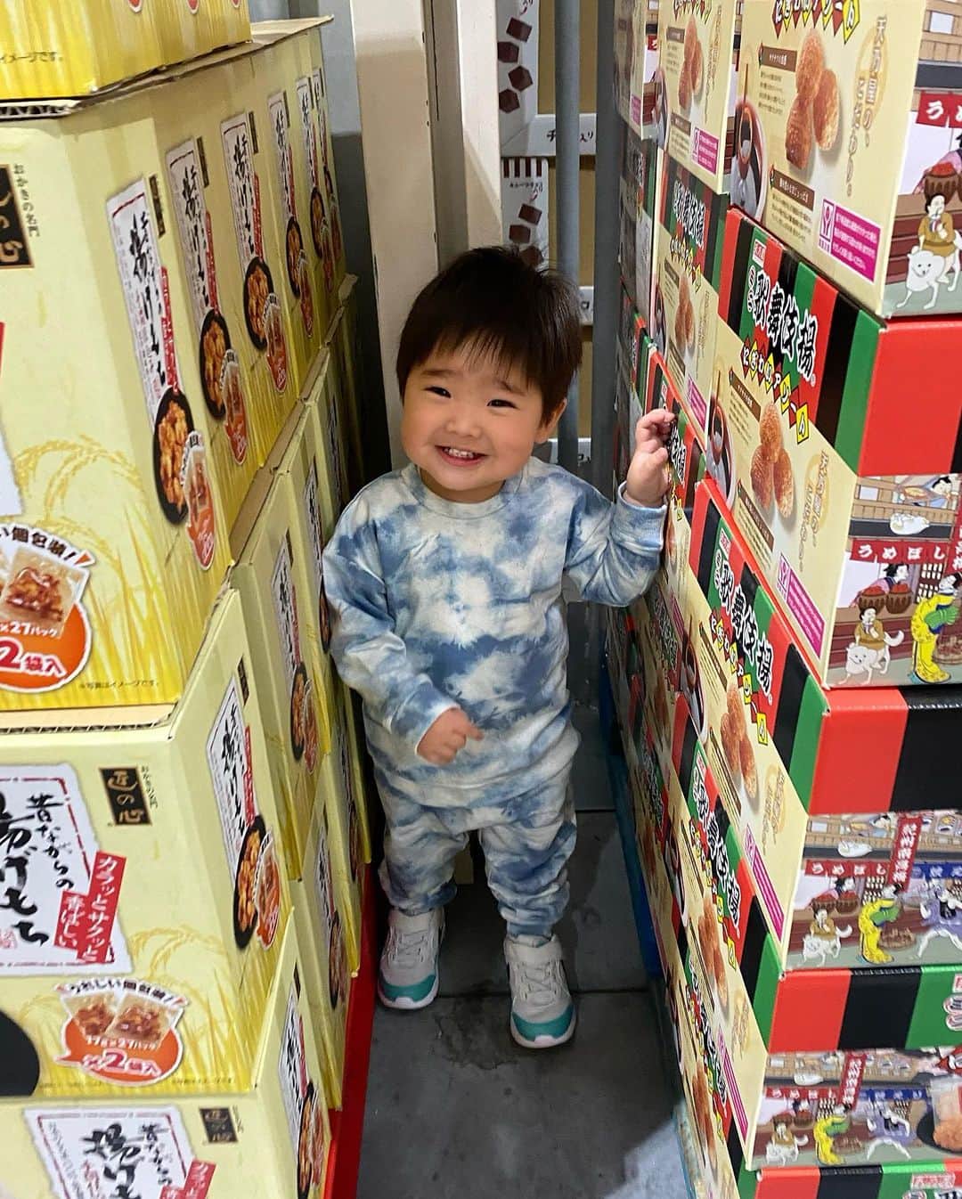 角田麻央さんのインスタグラム写真 - (角田麻央Instagram)「1歳9ヶ月🎉 私はこの子に会う為にやってきたんだなとよく思います。 この子には、私しかいないから頑張ります💜ほどほどに😌 これからもそのままの君で、元気いっぱいスクスクと🤝🌸 #1歳9ヶ月 #男の子ママ #愛息子 #ママライフ #コストコ #costco #記念日 #今回は車じゃなくてパンでした笑笑」3月1日 21時38分 - maotsunoda888