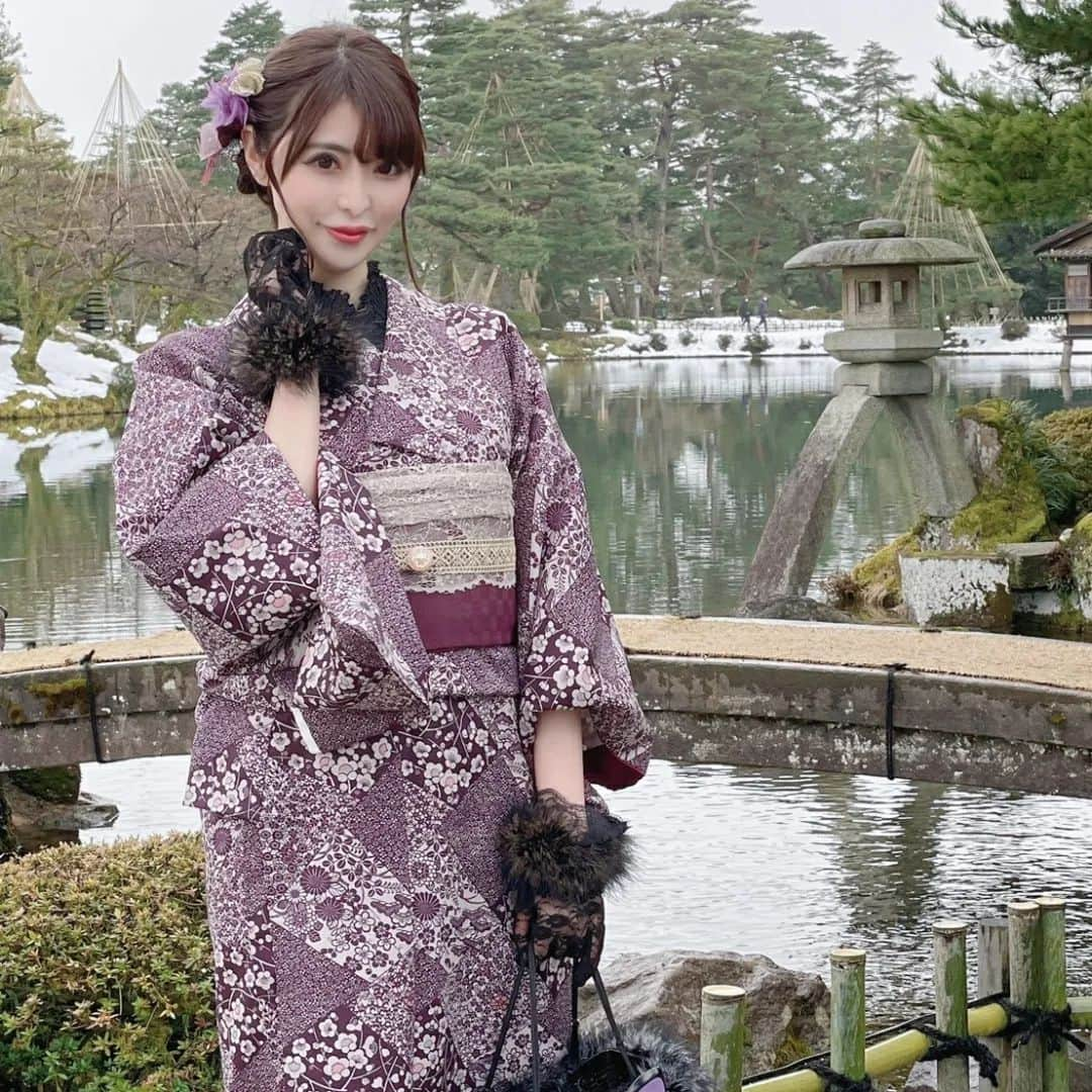 桃瀬えりなさんのインスタグラム写真 - (桃瀬えりなInstagram)「金沢兼六園にて👘📸 ⁡⁡⁡⁡⁡⁡⁡⁡ 兼六園ずっと⁡行ってみたかったの❤素敵でした✨⁡ ⁡⁡ ⁡⁡ ⁡#kimono⁡ ⁡#japanesemodel⁡ ⁡#follow⁡ ⁡#followme⁡ ⁡#vasara兼六園店⁡ ⁡#兼六園⁡⁡⁡ ⁡#霞ヶ池⁡ ⁡#日本庭園⁡ ⁡#日本三名園 ⁡#金沢⁡ ⁡#旅行⁡ ⁡#着物⁡ ⁡#小紋柄⁡ ⁡#レース ⁡#桃瀬えりな⁡」3月1日 22時40分 - eri_rin1221