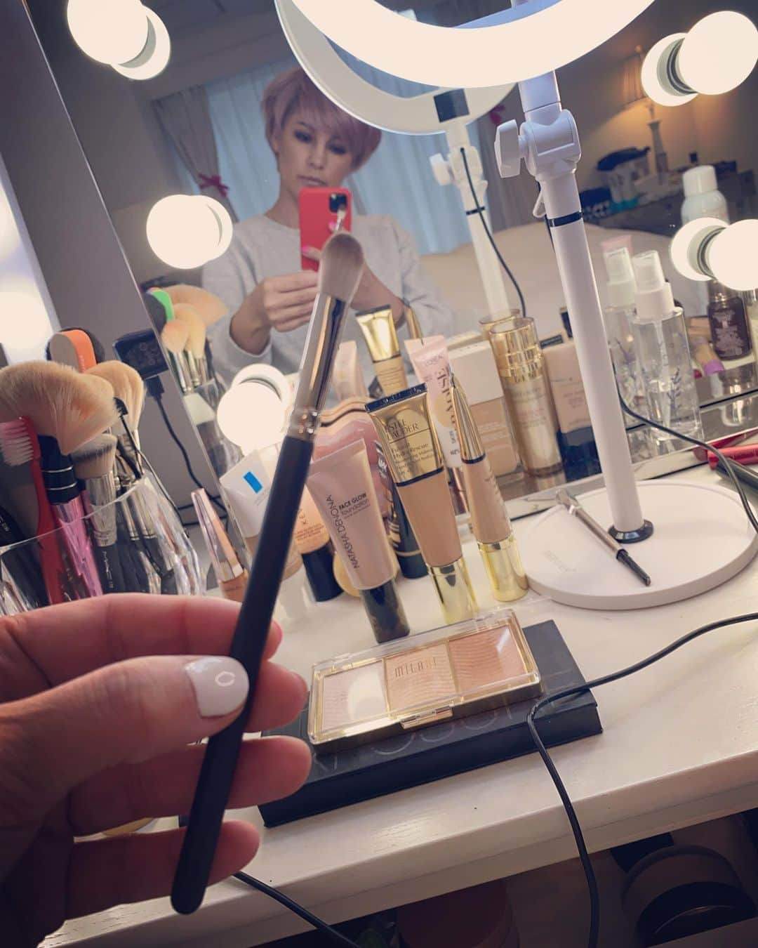 梅宮アンナさんのインスタグラム写真 - (梅宮アンナInstagram)「おはよう❣️  アイメイクに使った shadowは、  こちら @jeffreestar   @beautylish_jp   で買うことが出来ますよ💕💕  焦茶色を使ってます💕  #アイメイク  #メイク  #自己流」3月2日 8時17分 - annaumemiya