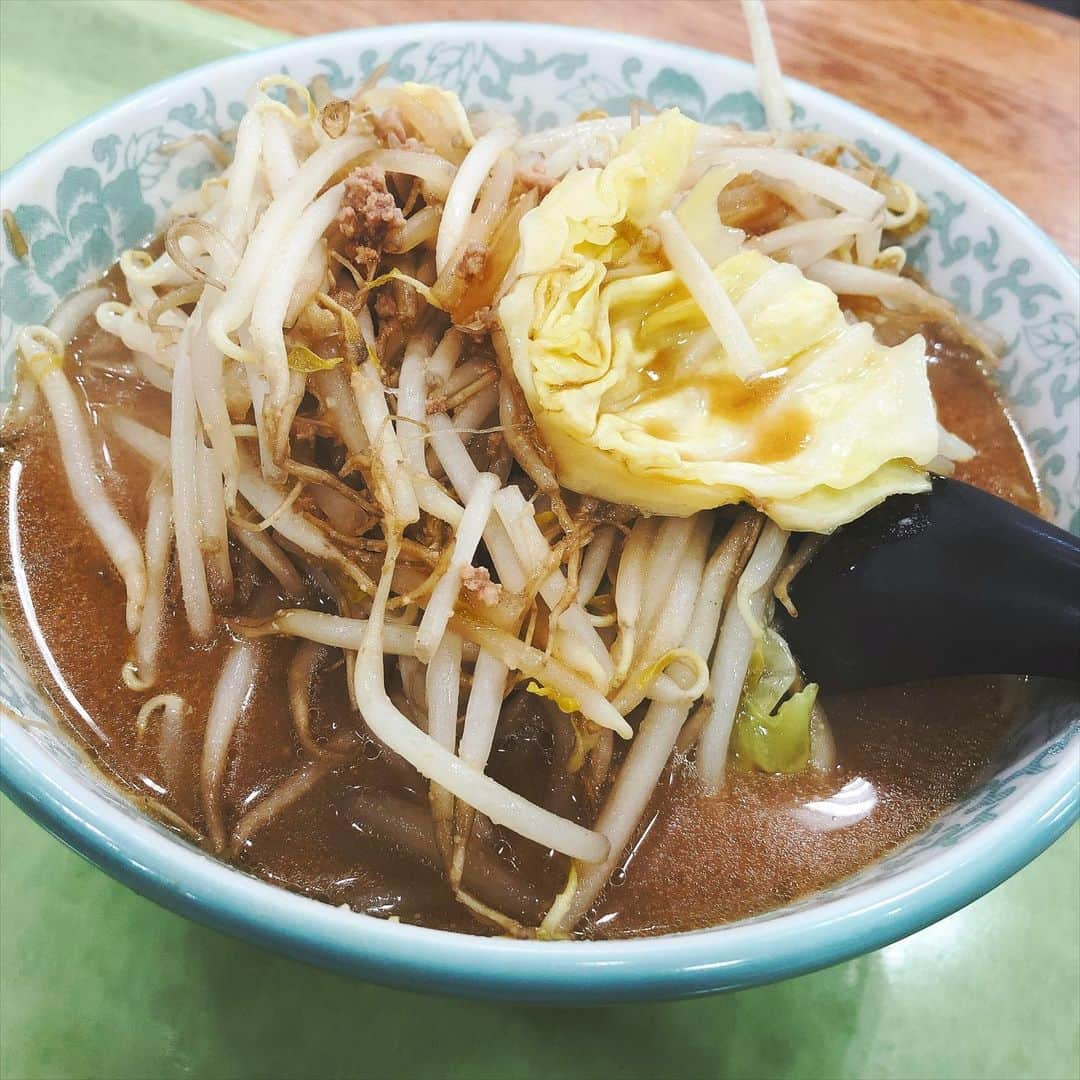 YUUKIさんのインスタグラム写真 - (YUUKIInstagram)「🍜 学生時代の同級生で ラーメン本を手がける友人の投稿で…😋  弘前中三の地下のフードコートで食べれる味噌ラーメン 弘前のソウルフード「中みそ」を思い出して💓  父が好きで家族でよく行ってた 田沢食堂の中華そば＆チャーハンも大好き💕 久々に食べたいなぁ✨✨  @ikemen_kimutaku  @hirosakinakasan   #hirosaki #noodles #delicious #love #aomori #foodstagram #memories #photooftheday #picoftheday #弘前グルメ #弘前ラーメン #ソウルフード #思い出の味 #なか味噌 #田沢食堂 #ラーメンセット #中華そば #昔ながらの中華そば #ラーメン #高校の帰り道によく食べた」3月2日 17時29分 - yuuki_._official