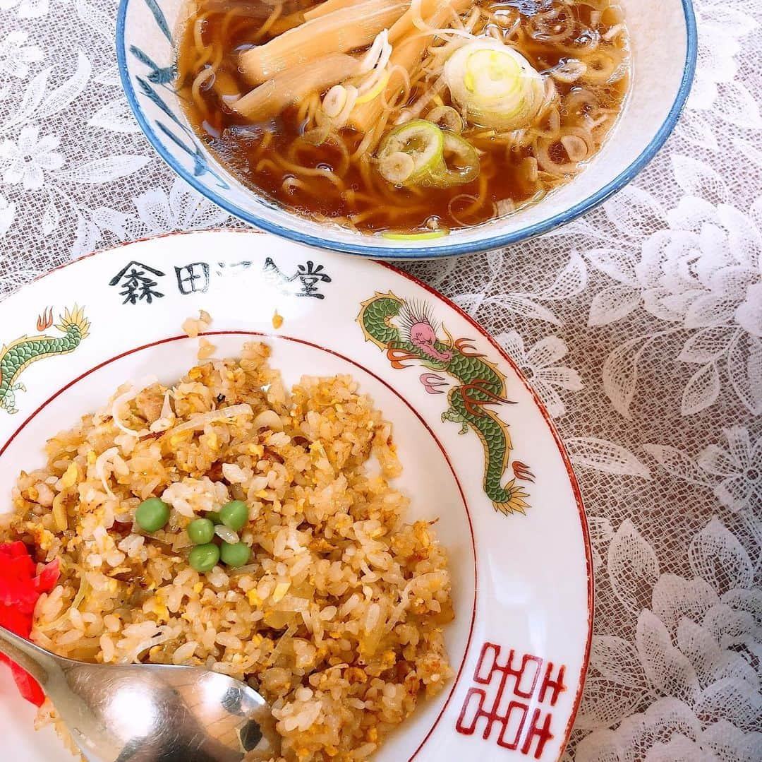 YUUKIさんのインスタグラム写真 - (YUUKIInstagram)「🍜 学生時代の同級生で ラーメン本を手がける友人の投稿で…😋  弘前中三の地下のフードコートで食べれる味噌ラーメン 弘前のソウルフード「中みそ」を思い出して💓  父が好きで家族でよく行ってた 田沢食堂の中華そば＆チャーハンも大好き💕 久々に食べたいなぁ✨✨  @ikemen_kimutaku  @hirosakinakasan   #hirosaki #noodles #delicious #love #aomori #foodstagram #memories #photooftheday #picoftheday #弘前グルメ #弘前ラーメン #ソウルフード #思い出の味 #なか味噌 #田沢食堂 #ラーメンセット #中華そば #昔ながらの中華そば #ラーメン #高校の帰り道によく食べた」3月2日 17時29分 - yuuki_._official