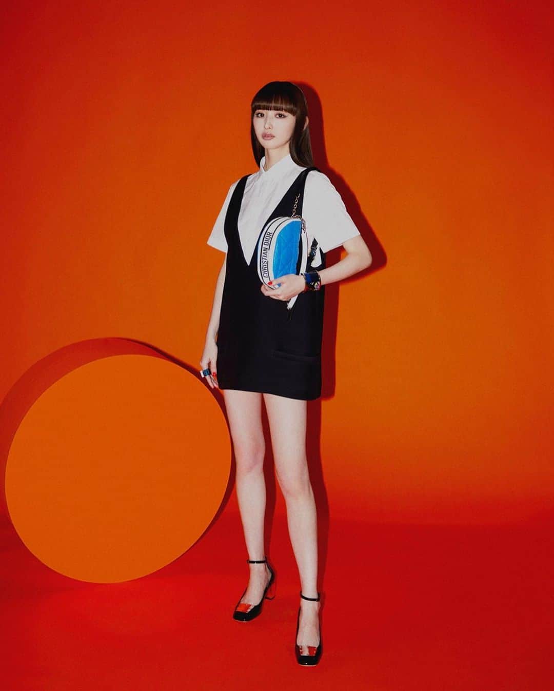 鈴木えみさんのインスタグラム写真 - (鈴木えみInstagram)「60s mood🧡 @dior  スーパーミニ丈...！ 今思えば、制服のスカートはこれくらい短くしてたな👼🏻 #DiorSS22」3月2日 18時09分 - emisuzuki_official