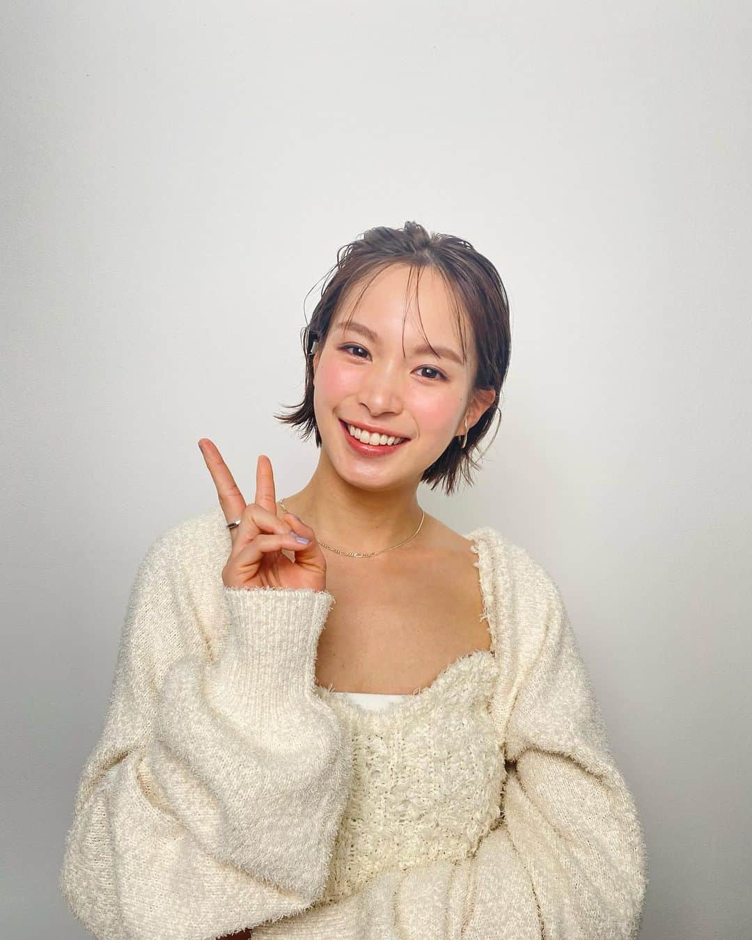 関水渚さんのインスタグラム写真 - (関水渚Instagram)「MGです！ 最近の掲載していただいてる雑誌のオフショットです🥰 ウェディングドレスはPLACOLE&DRESSYで載せていただいてます！ 結婚式考えてる方はぜひ見てみてくださいね〜🕊  BARFOUT、non-no、VOCE、B-PASS発売中です！🧡  #ウェディングハイ」3月2日 19時11分 - nagisa_sekimizu