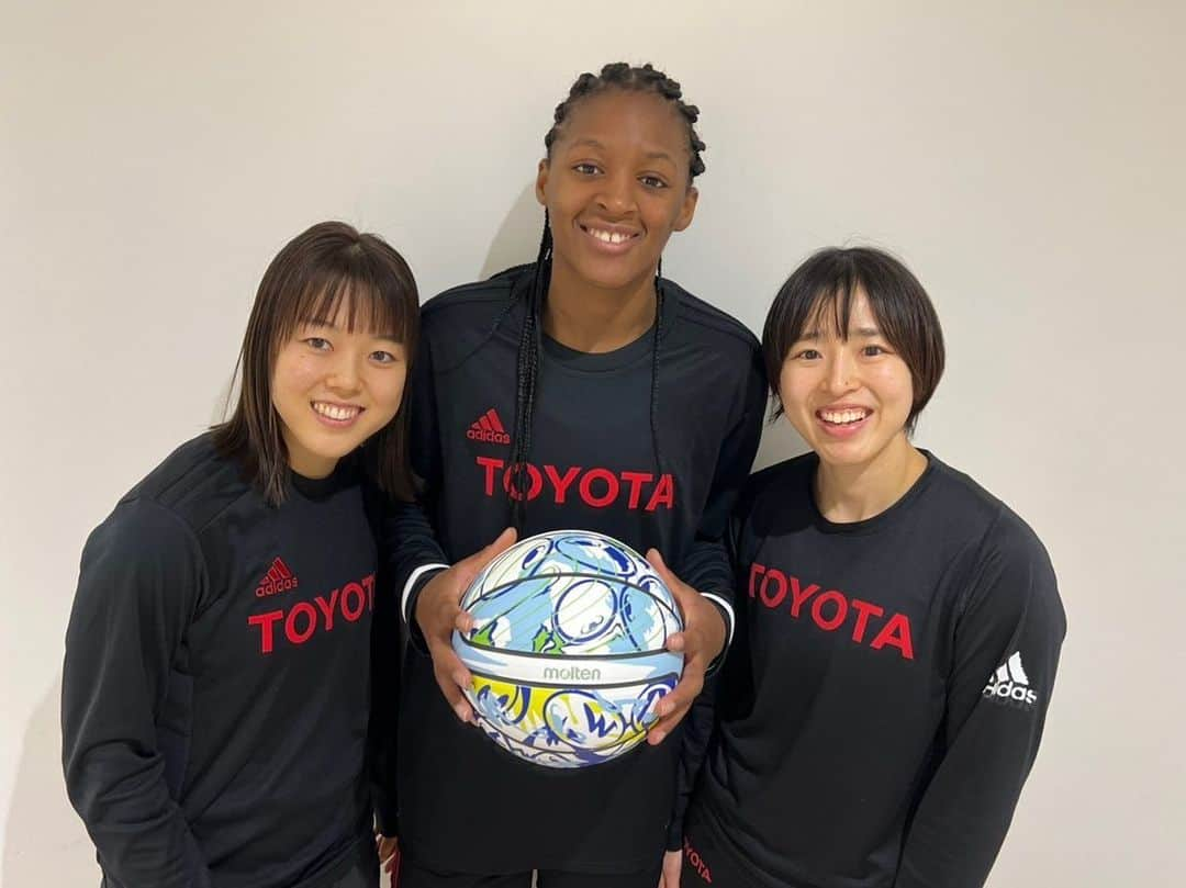 三好南穂さんのインスタグラム写真 - (三好南穂Instagram)「3/8は国際女性デー👩🏻🏀  女性スポーツの  "素晴らしさ"  "楽しさ" "カッコ良さ" を  お伝えしていければなと思います😄  #WeareW #InternationalWomensDay #国際女性デー #Wリーグ #Wleague #0308   Tシャツはチームのあざとい部門にエントリーしました。 どうでしょう？大きめの服を着てみましたが、あざとくいけてますか？笑」3月2日 21時48分 - i_am_miiiyooo