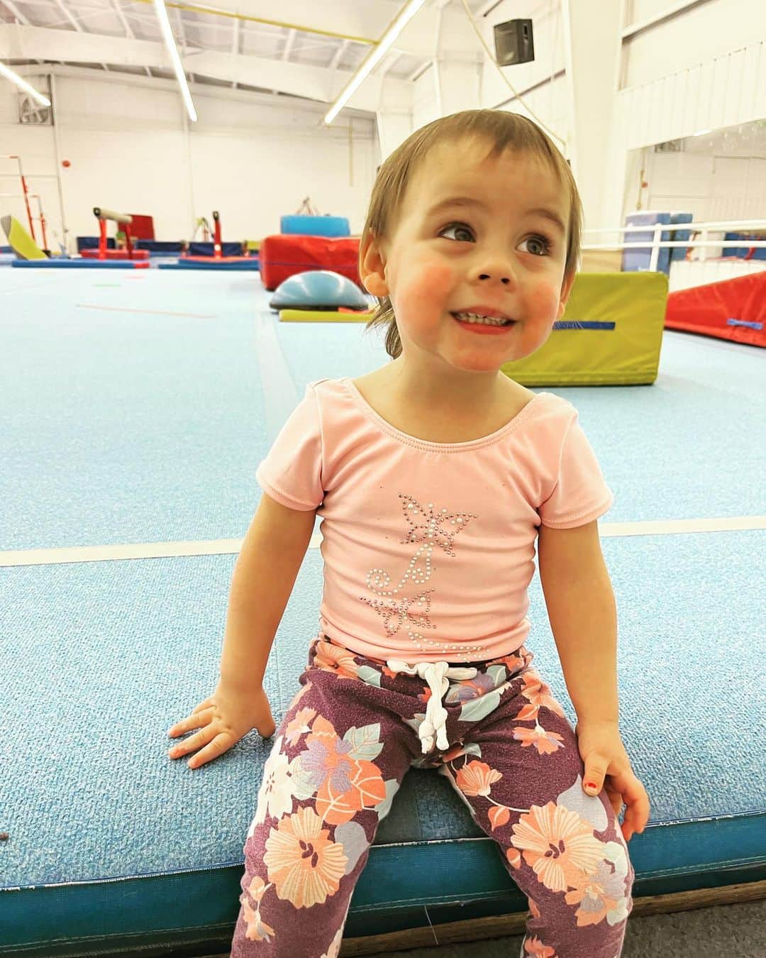 メーガン・デュアメルさんのインスタグラム写真 - (メーガン・デュアメルInstagram)「Zoey loves her gymnastics classes 🤸‍♀️ Although jumping on the floor or a trampoline is her favourite, these other activities are pretty fun also!  #gymnastics #toddlergymnastics @burlingtongymnasticsclubinc」3月3日 1時05分 - meaganduhamel