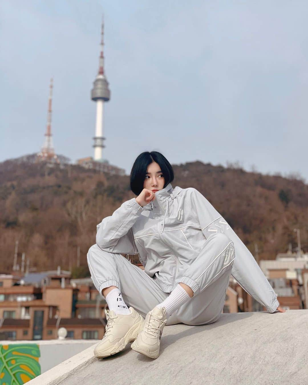 Han Ga Eunさんのインスタグラム写真 - (Han Ga EunInstagram)「날씨가 많이 따뜻해짐 . .  #협찬 #MLBKOREA #MLBCREW #MLB씸볼 #MLB아노락 #MLB바람막이」3月3日 16時23分 - gaeungbebe