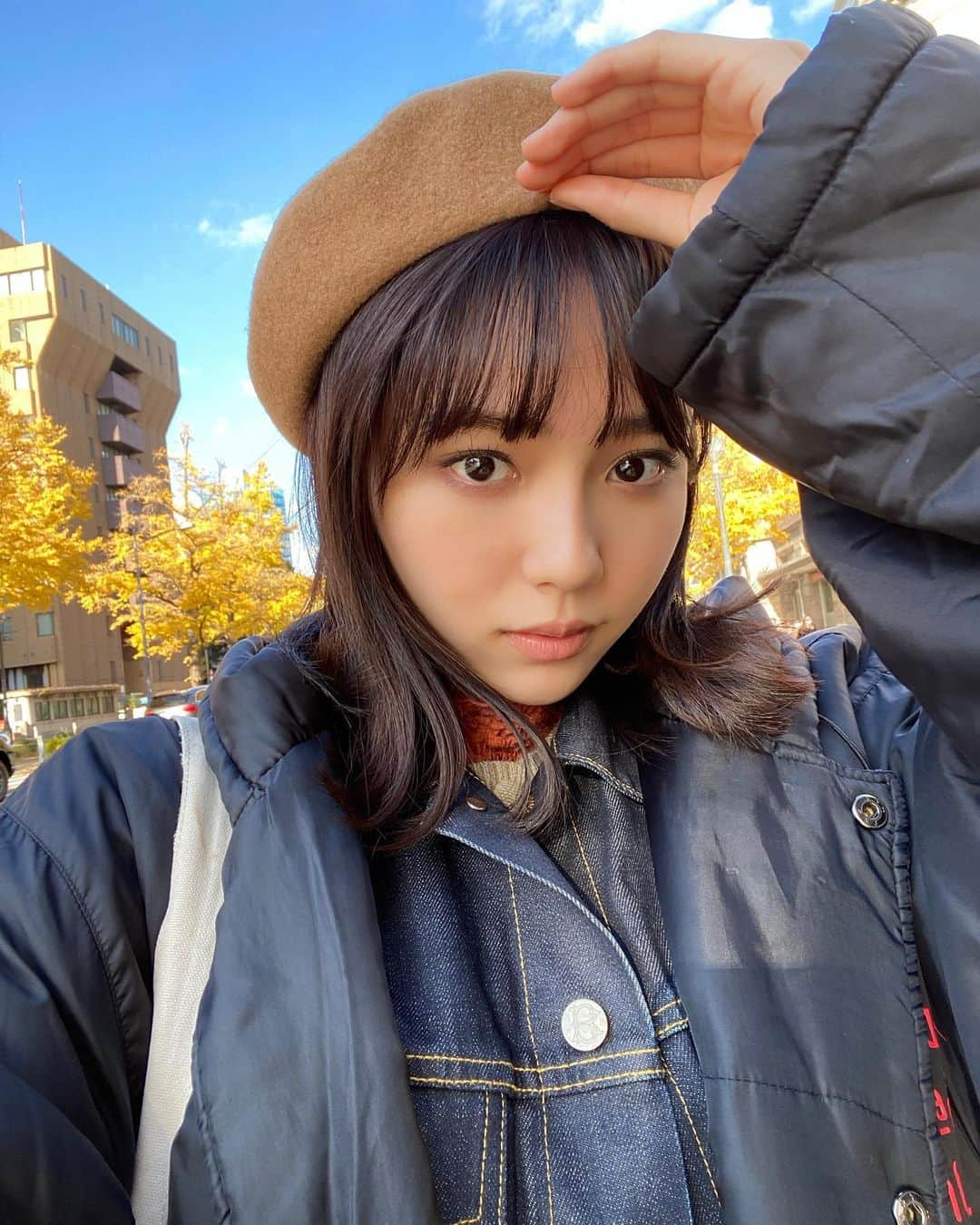 秋田汐梨さんのインスタグラム写真 - (秋田汐梨Instagram)「・ 若葉マーク 本日より配信してます！  最後まで見逃せませんよ〜💼🕶  #ショートプログラム #若葉マーク」3月4日 20時51分 - shiori_akita319official