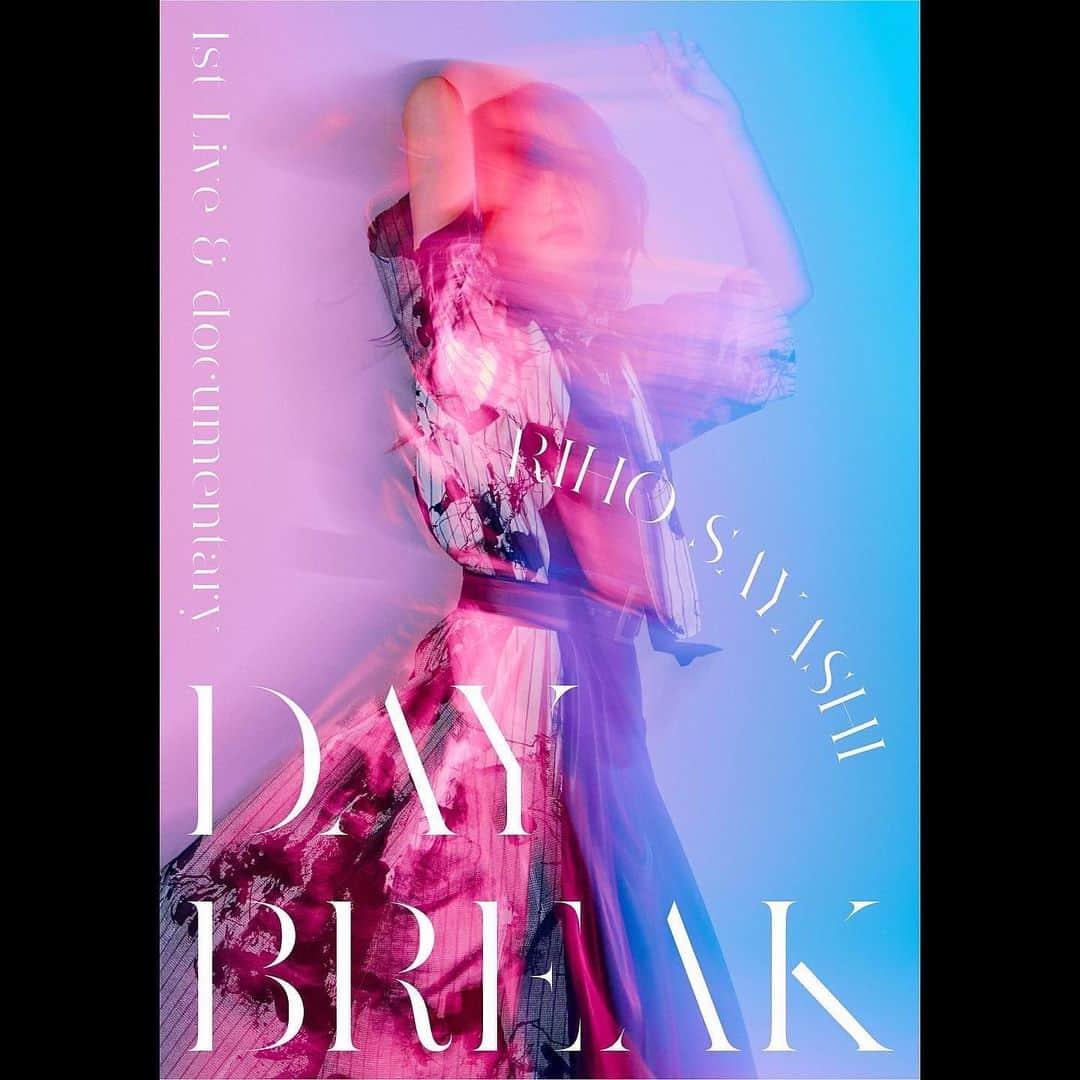 鞘師里保さんのインスタグラム写真 - (鞘師里保Instagram)「4/6 リリース【RIHO SAYASHI 1st Live & documentary -DAYBREAK-】Blu-ray  パッケージが出来上がりました🎬 今回の為だけに撮り下ろしたものです😉  私の再スタートを詰め込んだ、初の映像作品になります。  この時のことを思うと、胸がきゅっとする。 珍しく感情を剥き出しにしてます。  まだ去年の事なのに、今の自分もDAYBREAKの時の自分と全然違うから不思議です。  過去があってこそ、DAYBREAKがあるし、 DAYBREAKがなかったら、Reflectionにはならなかった。今も次へのヒントが生まれる日々です。  ライブ、ドキュメンタリー、ブックレット。 こうして形にできた今、 皆さんにも見て頂けたら嬉しいです。❤️」3月5日 9時00分 - riho_sayashi_insta