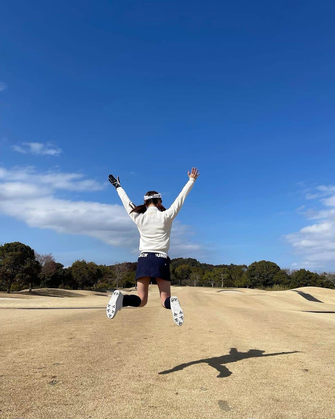 山根千佳さんのインスタグラム写真 - (山根千佳Instagram)「. . 昨日は初ラウンド☀️☀️  まだまだ始めたばかりなので 上手になれるよう頑張らないと😌♡ . . #golf #golfstagram #golflife #golfwear #beamsgolf #jackbunny #golfday  #lecoq #lecoqgolf #pearlygates  #ゴルフ #ゴルフ初心者 #ゴルフレッスン  #ゴルフ女子 #ゴルフウェア #ゴルフコーデ  #ゴルフ好きな人と繋がりたい #山根千佳」3月5日 14時20分 - yamane_chika