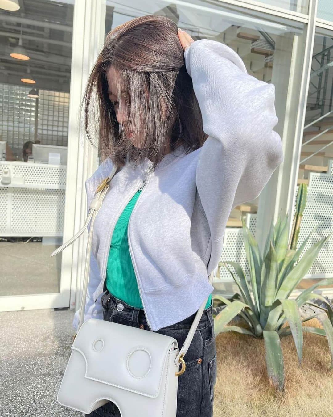 山脇道子さんのインスタグラム写真 - (山脇道子Instagram)「ビックリする位 艶々になった✨ すこしパールが入ったカラーだそう✨thank you @shokokiyokawa」3月5日 15時20分 - michikoooo