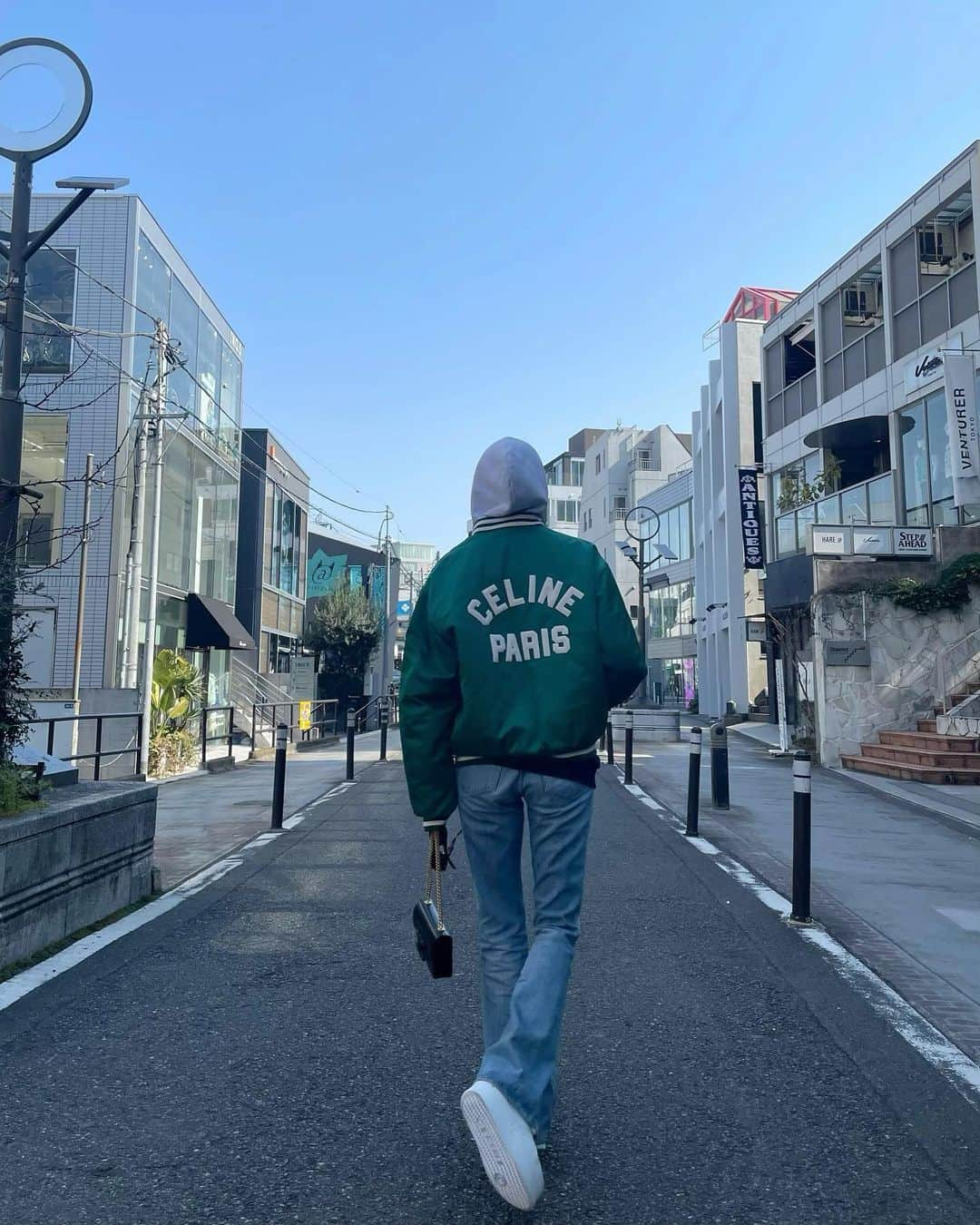 松島花さんのインスタグラム写真 - (松島花Instagram)「: Outfit💚 撮影終わりに私服をパチっと🤳🏻 お気に入りのCELINEトリオンフを 今日はカジュアルに😙 : @CELINE #CELINECUIRTRIOMPHE　 #セリーヌ #セリーヌキュイトリオンフ」3月5日 16時00分 - hana_matsushima_official