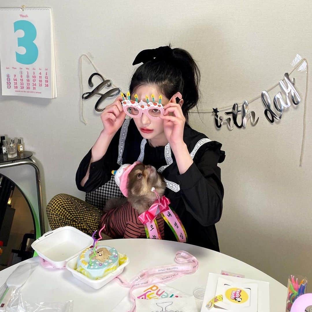 ジョンハさんのインスタグラム写真 - (ジョンハInstagram)「나만 신났던 너의 생일🧸🍰🍒 3번째 생일을 진심으로 축하해 이 세상에 태어나 내 곁에 와줘서, 이 세상 그 무엇보다 내게 소중한 존재가 되어줘서 너무 고마워 앞으로도 우리 함께 행복한 시간 보내면서 아프지말고 건강하게 사랑만 하자 목숨만큼, 목숨보다도 내가 정말 많이 아끼고 사랑해」3月5日 17時13分 - 1993kg