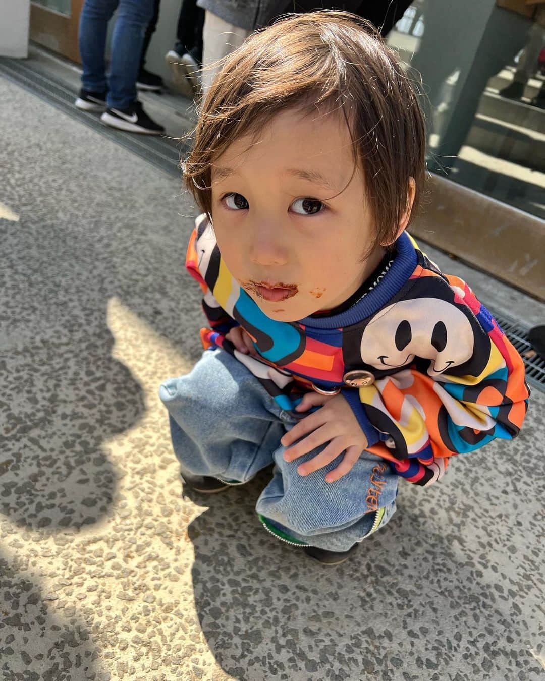 下田美咲さんのインスタグラム写真 - (下田美咲Instagram)「今日も息子がフォトジェニックだった。お口の周りベタベタなの可愛すぎ。  #長男 #甘顔男子  #4歳」3月5日 23時38分 - shimodamisaki815