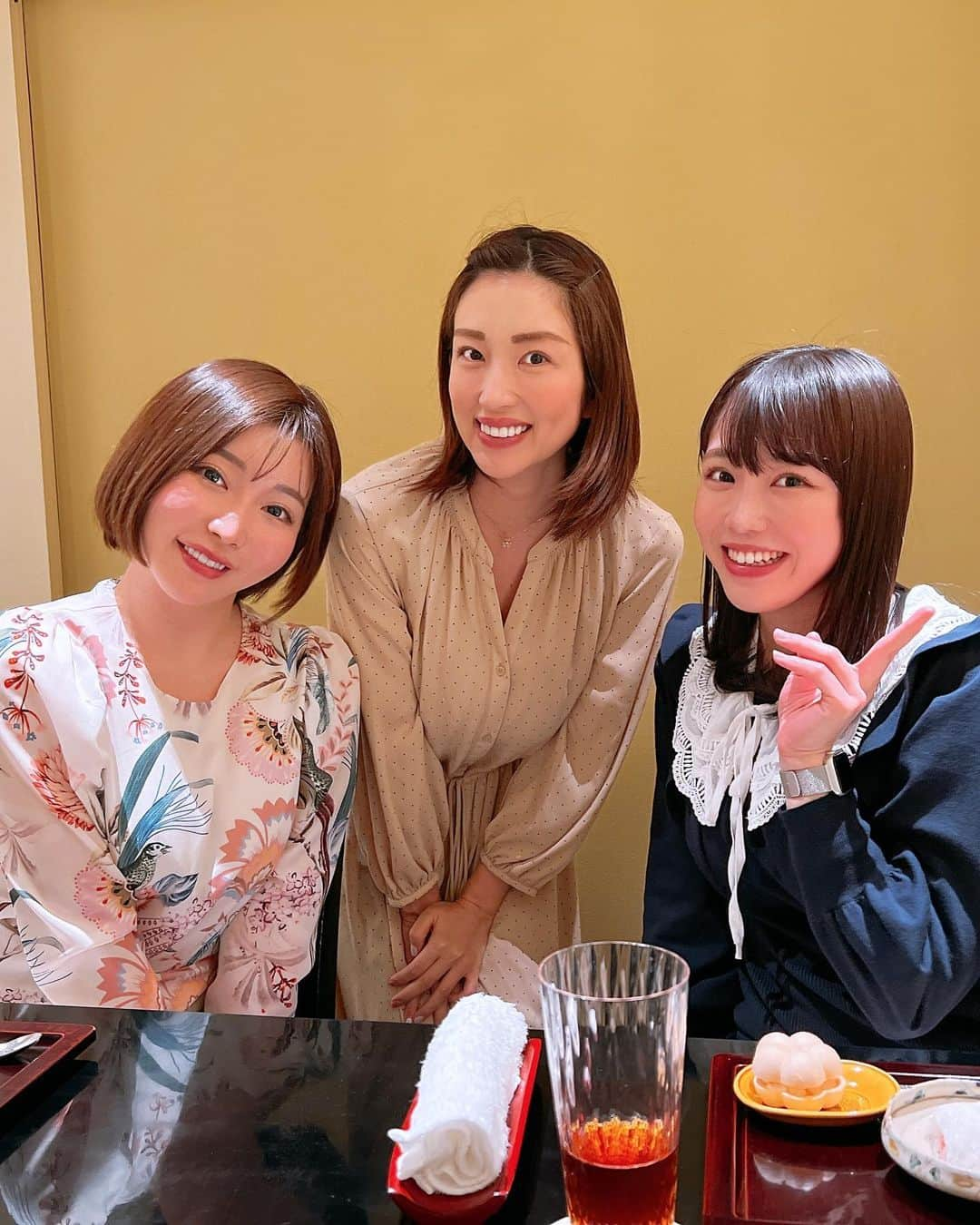 庄司ゆうこさんのインスタグラム写真 - (庄司ゆうこInstagram)「先日、青山にある太月って和食屋さんと恵比寿にあるやましろというお寿司屋さんにランチで行ってきました☺️ 出産お祝いにラルフローレンのベビー服を頂いたよー♪✨ そして7枚目の写真は @seikabiyori 青花日和の青汁で乾杯🥂 入院中も持参していたし、常に私のカバンの中には青汁が入っていて、みんなにお裾分けしてます🤣 ゆいちゃんも、なのちゃんも今グラビアで大活躍中なので是非インスタチェックしてみてねー(^^) @furuyuistagram  @manamonano  #和食#青山#太月#お寿司#鮨#やましろ#恵比寿#ランチ#出産祝い#ラルフローレン#ベビー服#青汁#乾杯#青果日和#現役#グラビアアイドル」3月6日 0時06分 - yuko.shoji