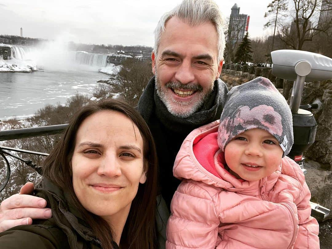 メーガン・デュアメルさんのインスタグラム写真 - (メーガン・デュアメルInstagram)「Stopped by Niagara Falls for a quick photo today 💦 📸   I’m definitely looking like one tired mama 🥱 🤰   #niagarafalls #niagarafallscanada #daytrip #family」3月6日 10時10分 - meaganduhamel