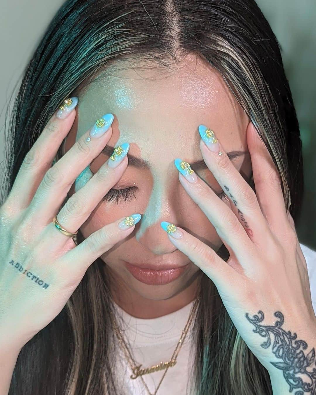 JASMINEさんのインスタグラム写真 - (JASMINEInstagram)「春やねぇ。春色ネイル🦋✨💎 @a_nail37 #BIANCO. #happybirthday 🦪🦪🦪」3月7日 15時35分 - jasmilicious