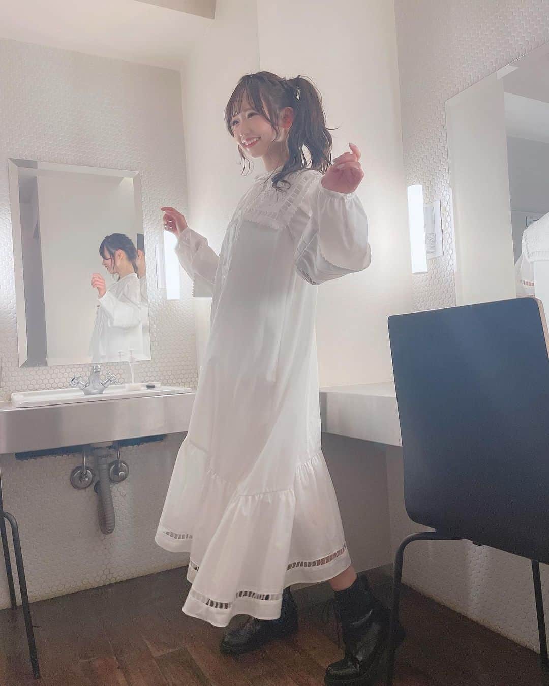 畑美紗起さんのインスタグラム写真 - (畑美紗起Instagram)「大きい襟の白ワンピ🤍🤍  色んな着方できるようになってるから 組み合わせも楽しみだ〜😊💭  #春コーデ #白ワンピ #ワンピース #snidelワンピース #snidel #ファッション #ファッションコーデ #髪型 #髪型アレンジ #ヘアアレンジ #今日のコーデ #ラストアイドル #ラストアイドル2期生 #畑美紗起 #ワンピースコーデ #fashion #fashiongram #fashionista #ootd  #ootdfashion  #instafashion #dailylook #hairstyle #outfit #hair #onepiece #japanesegirl #japanese #みちゃしふく」3月7日 23時33分 - miiicha_0327