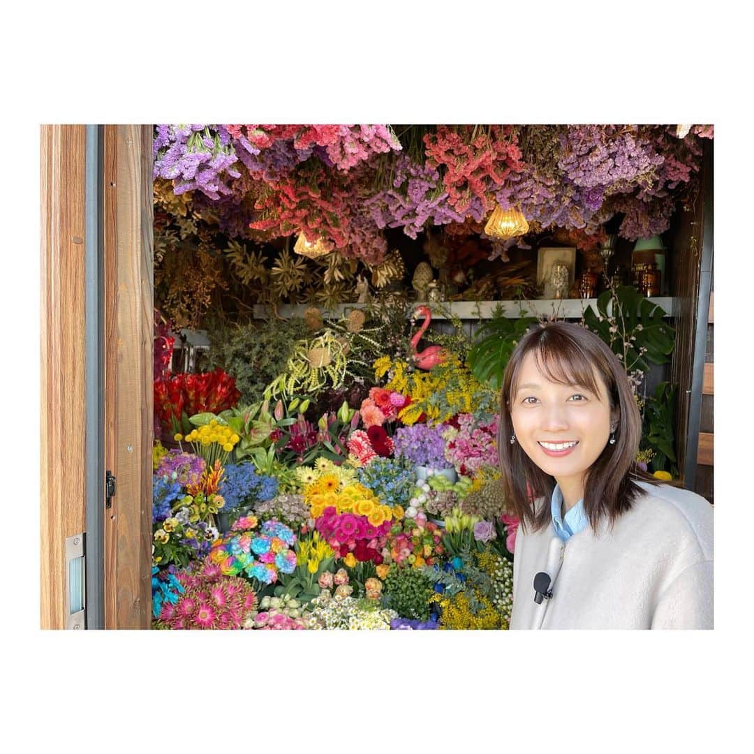 小野彩香さんのインスタグラム写真 - (小野彩香Instagram)「お花に元気をもらった火曜の朝🌸  #おのしら #ロケ #花」3月8日 12時37分 - onoayaka_official