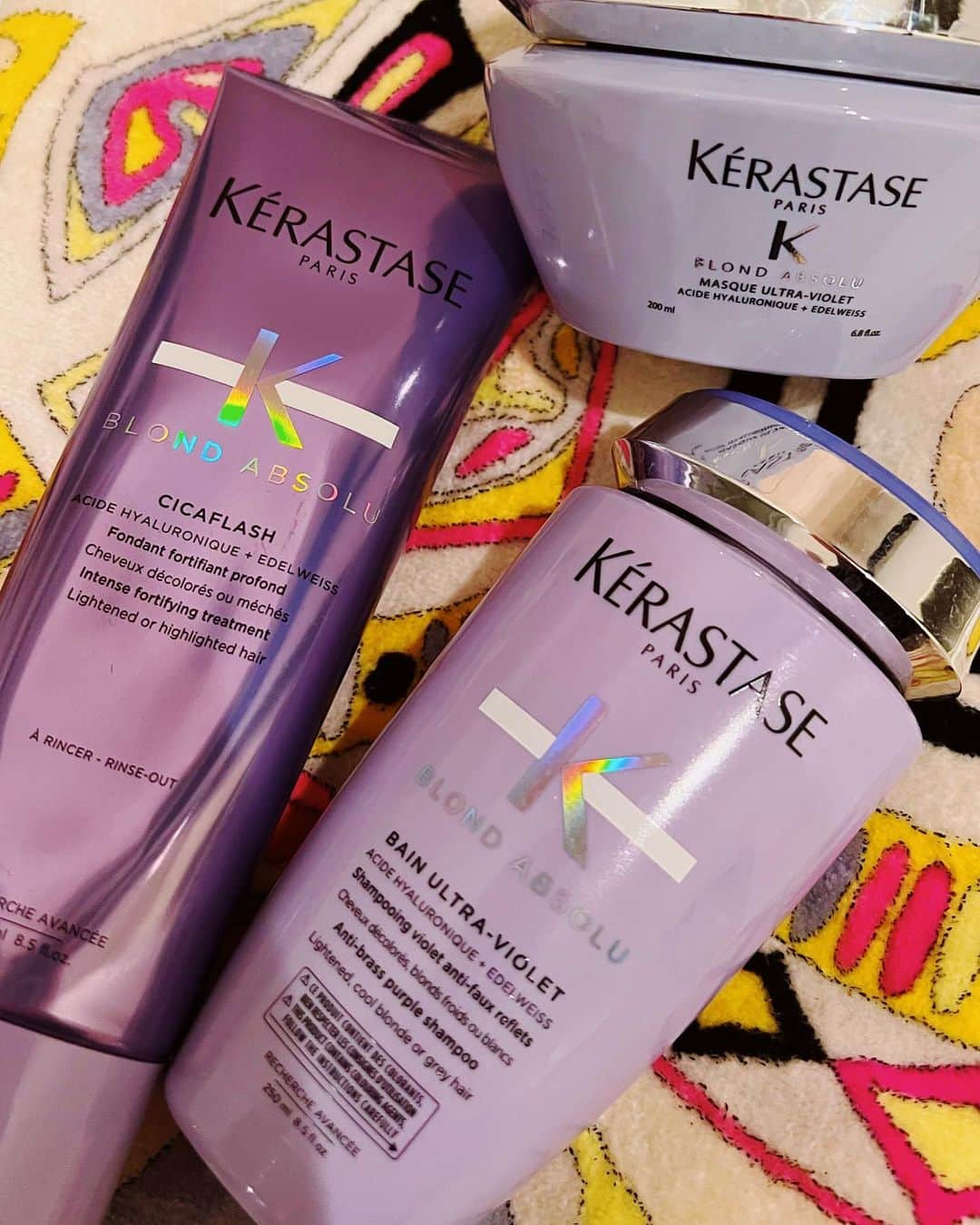 GENKINGさんのインスタグラム写真 - (GENKINGInstagram)「@kerastase_official ケラスターゼ初のブリーチした髪やハイトーンカラー専用のBLOND ABSOLU CICAEXTREME 💖 ムラシャンって昔から使ってるけど、どうしてもキシんだり、パサつくイメージなんだけど、これはトリートメントでも色が入るから最高なの✨  #kerastase  #ケラスターゼ」3月8日 19時27分 - _genking_