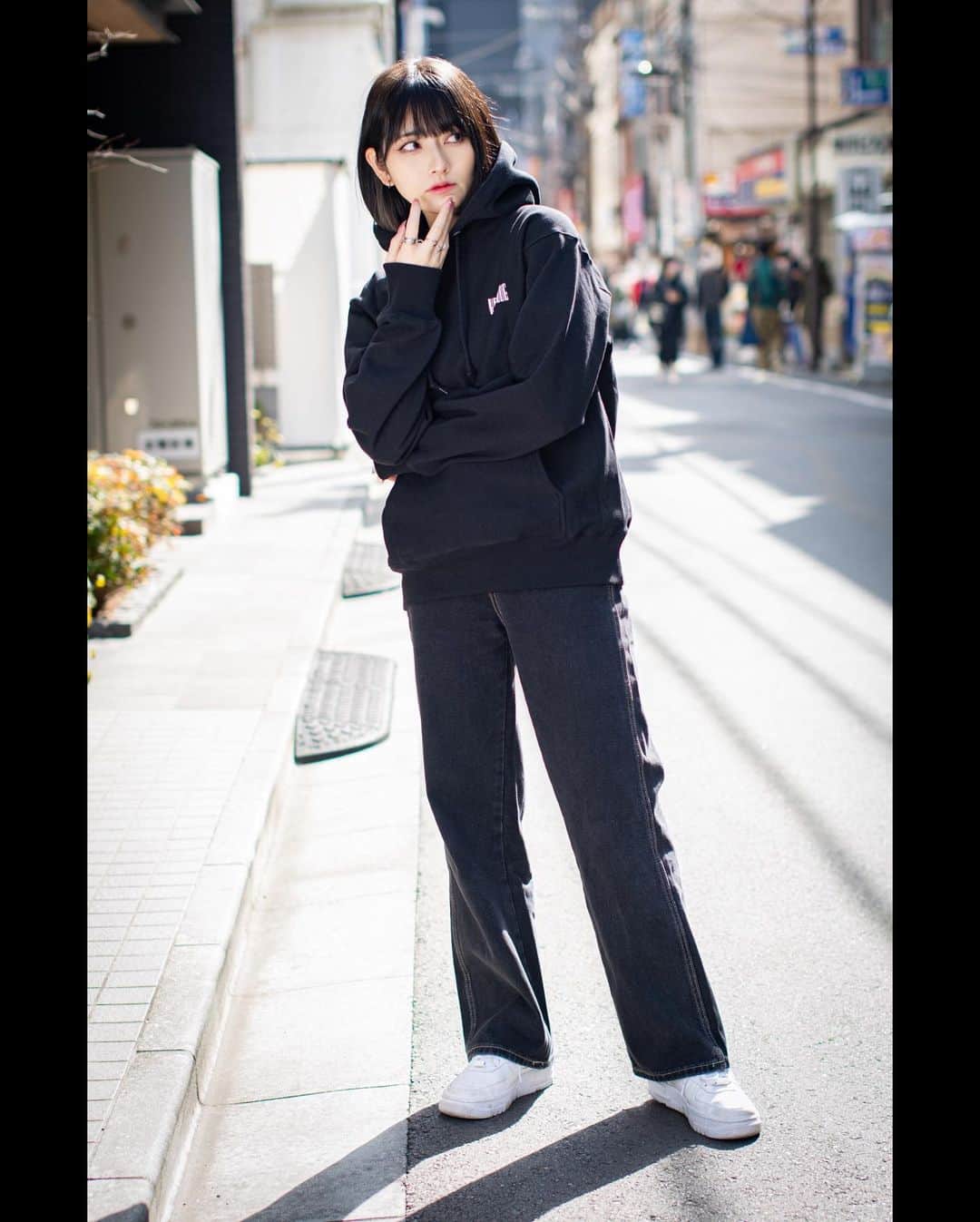 夏目まどかさんのインスタグラム写真 - (夏目まどかInstagram)「イラストレーター/アパレルブランド ケイゴイノウエさんのお洋服を着させて頂きました💓 #ケイゴイノウエ #KEIGOINOUE #me #japanesegirl #black #ボブ  keigo-inoue.shop」3月8日 20時41分 - madyonnn