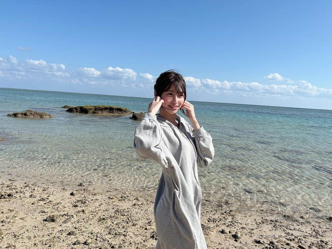 山下エミリーさんのインスタグラム写真 - (山下エミリーInstagram)「ヤングマガジンさんの撮影してきました🌻 少し寒かったけど楽しかった〜! 発売日は未定なのでまた告知するね! . . #ヤングマガジン  #グラビア  #沖縄」3月8日 20時48分 - emiri_hkt48