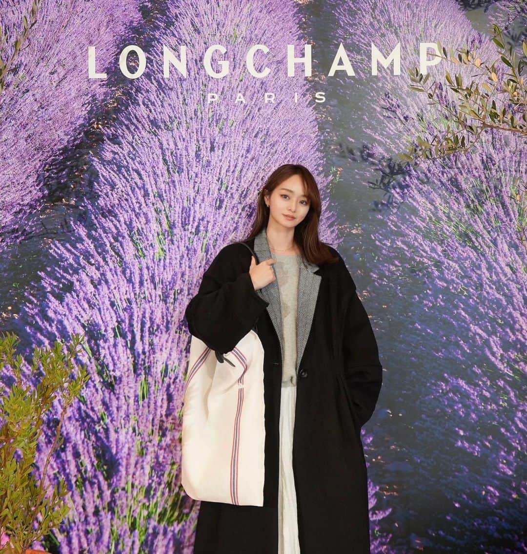 丸林広奈さんのインスタグラム写真 - (丸林広奈Instagram)「国際女性デーの今日は沢山のお花に囲まれたLONGCHAMPの素敵なイベントにご招待いただきました💐  サシェやバーム作りなどの体験もできて大好きな南フランスに旅したかのよう…🥺🤍 　  フレンチリネンの老舗のCharvetとのコラボレーションで作られた新作のトートバッグを頂きました♡ 軽くて柔らかくてざっくり持てる感じが好き。 これから大活躍してくれそうです♡  @longchamp  #ad #LongchampParisProvence  #LongchampTresParis  #ロンシャン」3月8日 21時22分 - hironamarubayashi