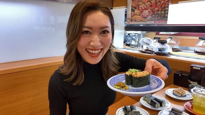 karenさんのインスタグラム写真 - (karenInstagram)「回転寿司で大食いチャレンジしてきたよ🍣💕🤝  めっちゃうまかった！！！  食べるの大好きなのでこれからも大食い企画をどんどんしていこうと思う☺️☺️  うなぎ最高にUMA UMA❤️🤟  #くら寿司 #youtube #大食い #爆食い」3月8日 21時51分 - karennakamura.r