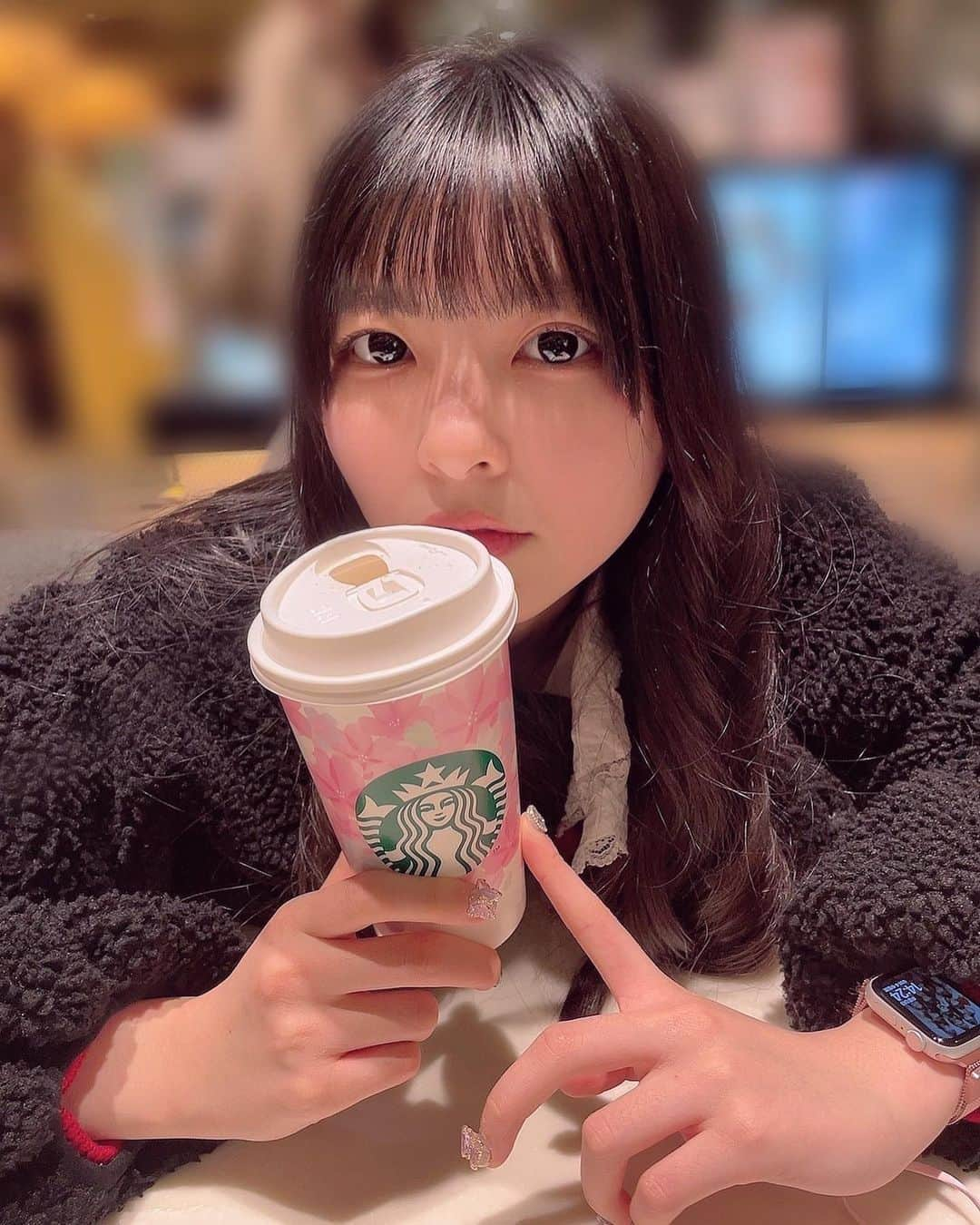 鈴木愛菜さんのインスタグラム写真 - (鈴木愛菜Instagram)「スタバのチャイティーラテ が1番好き🤍  #スタバ」3月8日 22時24分 - _enatan0109_