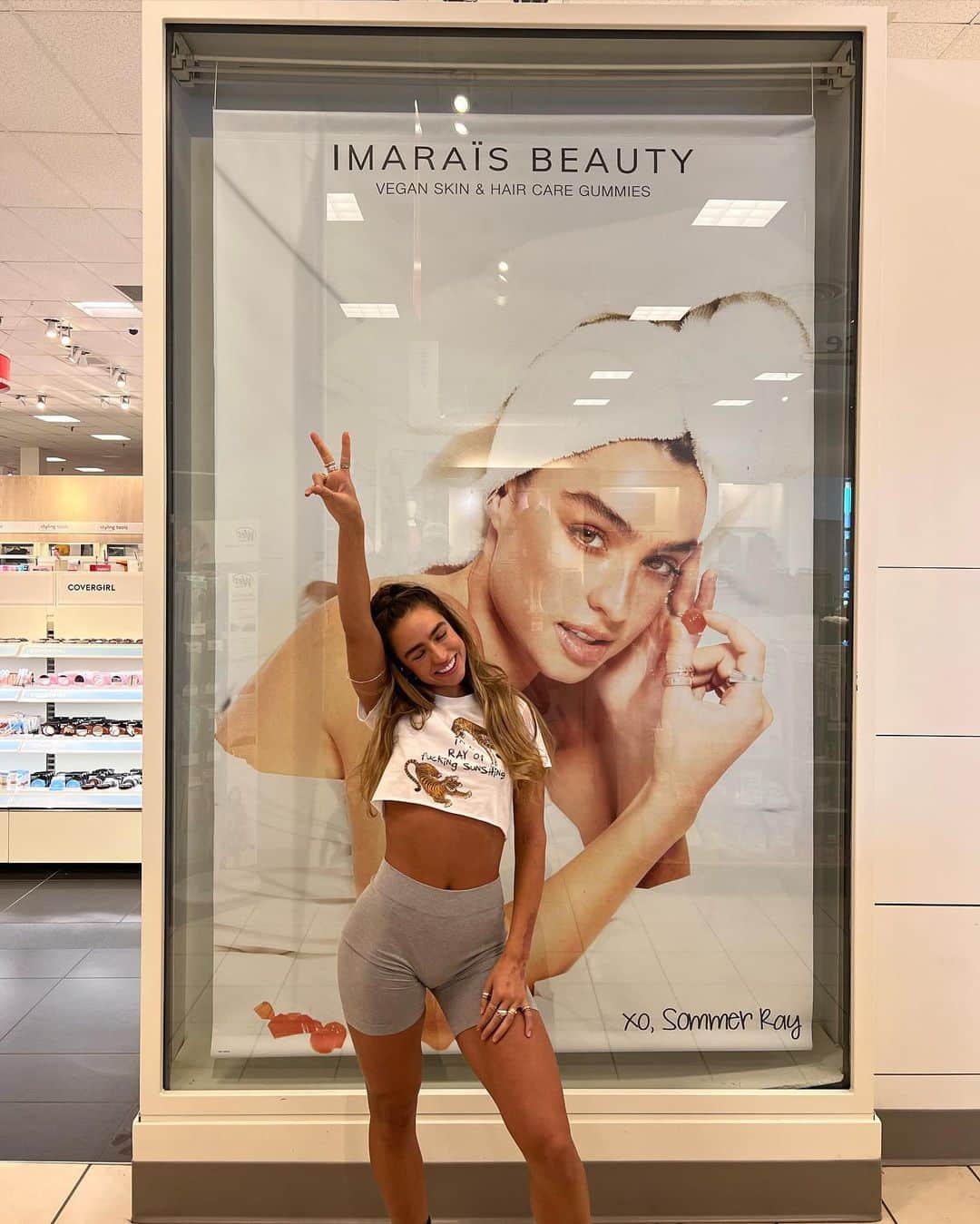 Sommer Rayさんのインスタグラム写真 - (Sommer RayInstagram)「the best woman’s day everrr! thank you soooo so so much @jcpenney! @imaraisbeauty launched in select stores & online at @jcpenney ❤️‍🔥❤️‍🔥 (posted all the pics we took cause couldn’t decide on one lol like always)」3月9日 9時34分 - sommerray