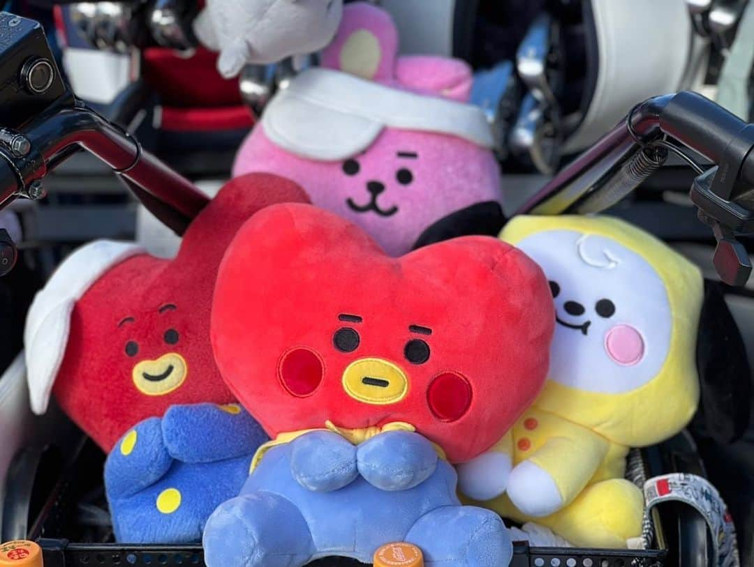 KONANさんのインスタグラム写真 - (KONANInstagram)「カバーをみんなでオソロにしたらめちゃかわいー❣️❣️ . . BTSのキャラクターとコラボやねんて😋✨ . . #⛳️ #BTS #ゴルフ女子 #golf」3月9日 17時46分 - konanyade