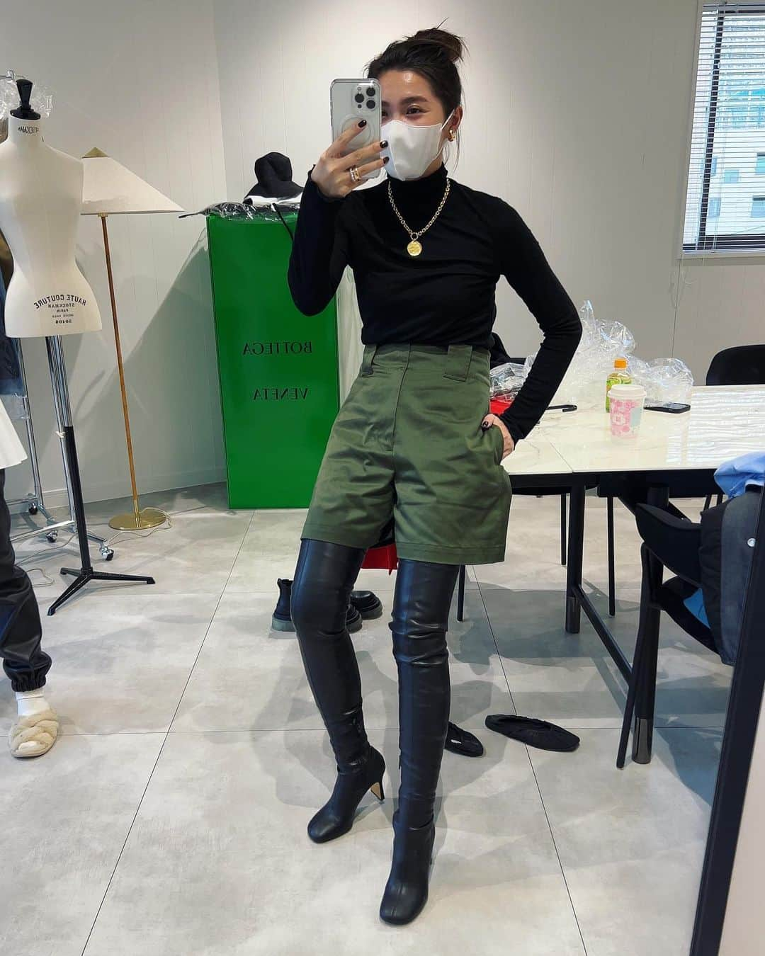 田中彩子さんのインスタグラム写真 - (田中彩子Instagram)「. すぐ散らかる🤦🏻‍♀️  tops,pants... @gypsohila.jpn #gypsohila boots...#stellamccartney  . . .」3月9日 18時40分 - ayako_tanaka_