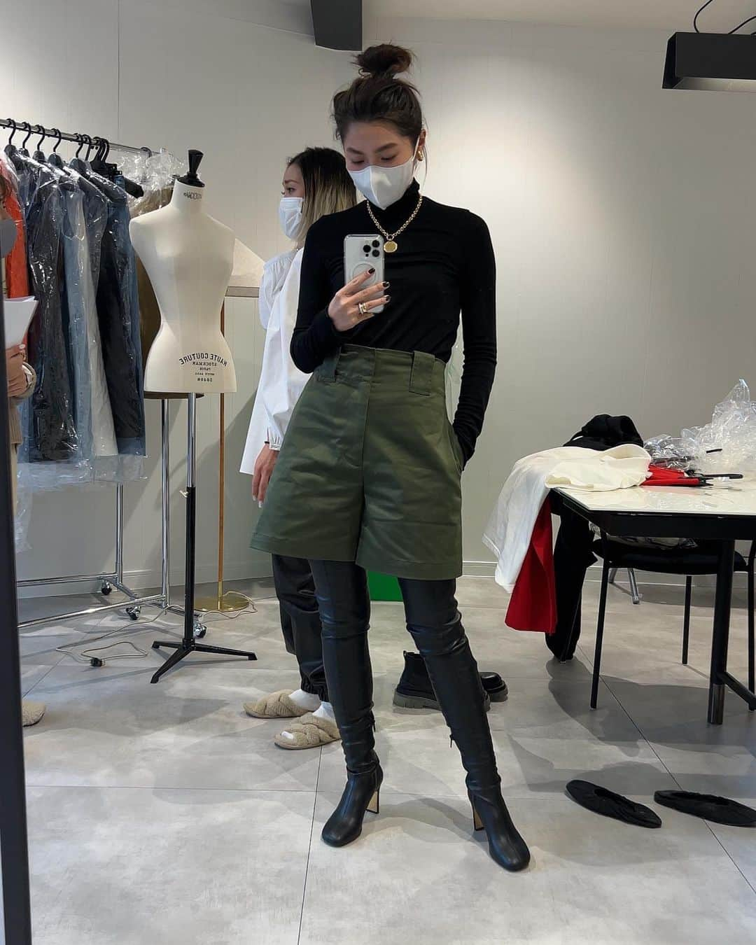 田中彩子さんのインスタグラム写真 - (田中彩子Instagram)「. すぐ散らかる🤦🏻‍♀️  tops,pants... @gypsohila.jpn #gypsohila boots...#stellamccartney  . . .」3月9日 18時40分 - ayako_tanaka_