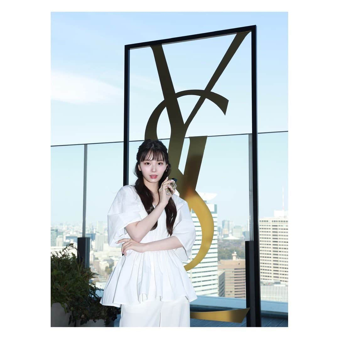 川口ゆりなさんのインスタグラム写真 - (川口ゆりなInstagram)「． ． ．  ⚜️YSL BEAUTY LIBRE EXCLUSIVE SALON⚜️ ． リブレはジェンダーレスに使用できるクールでセクシーな香り。 そして4種の中でも、 私のお気に入りのオーデトワレは とっても上品でやわらかな香りです💠 ． ザクロエキスが配合されたヘアミストもとても魅力的で…爽やかで軽やかな香りが癒されますし リブレシリーズの他アイテムと一緒に纏うことで香りの変化も楽しめるみたいですよ𓂃 ✿𓈒𓏸 ． ． みなさまもお気に入りの香りを見つけて ぜひ自分へのご褒美や大切な方へのギフトに🌙 ． #リブレ　#LIBRE #リブレオーデパルファム #リブレオーデトワレ #リブレアンタンス #リブレヘアミスト #yslbeauty」3月9日 20時18分 - kawaguchi_yurina_official