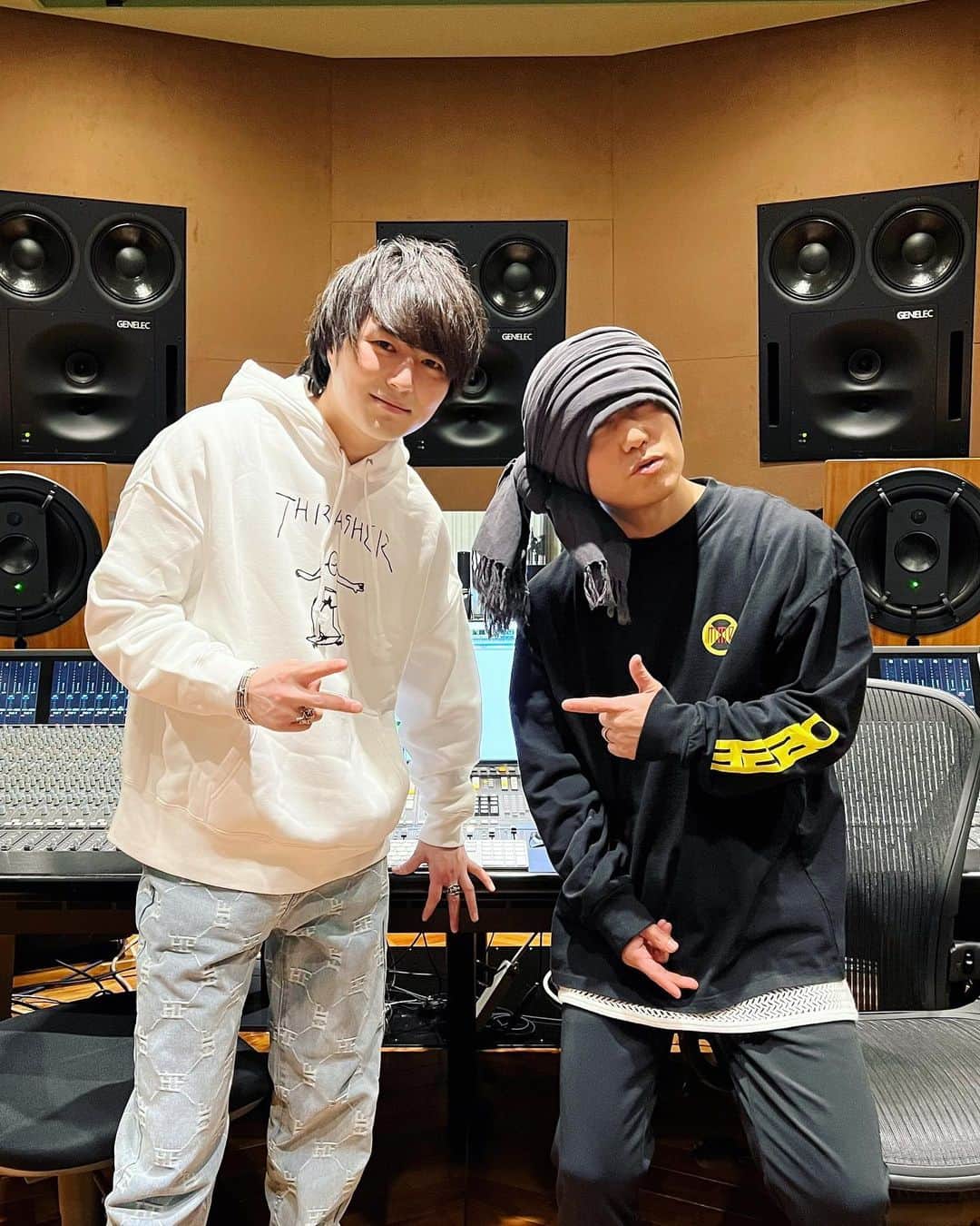竹中雄大さんのインスタグラム写真 - (竹中雄大Instagram)「湘南乃風のHAN-KUNさんと一緒に 「純恋歌」「瞹歌」を歌わさせていただくという 一生の思い出に残る素敵な時間を過ごさせてもらいました。 カラオケで歌ってる中学生の自分に見せてあげたい。 最高すぎる動画になりました。 HAN-KUNさんありがとうございました！！  僕とHAN-KUNさんのYouTubeチャンネルそれぞれに 動画上がってるので皆さん是非観てください！  #novelbright #竹中雄大  #湘南乃風 #han_kun #hankun  #純恋歌 #瞹歌 #歌ってみた #弾き語り」3月9日 22時33分 - yudai_vo