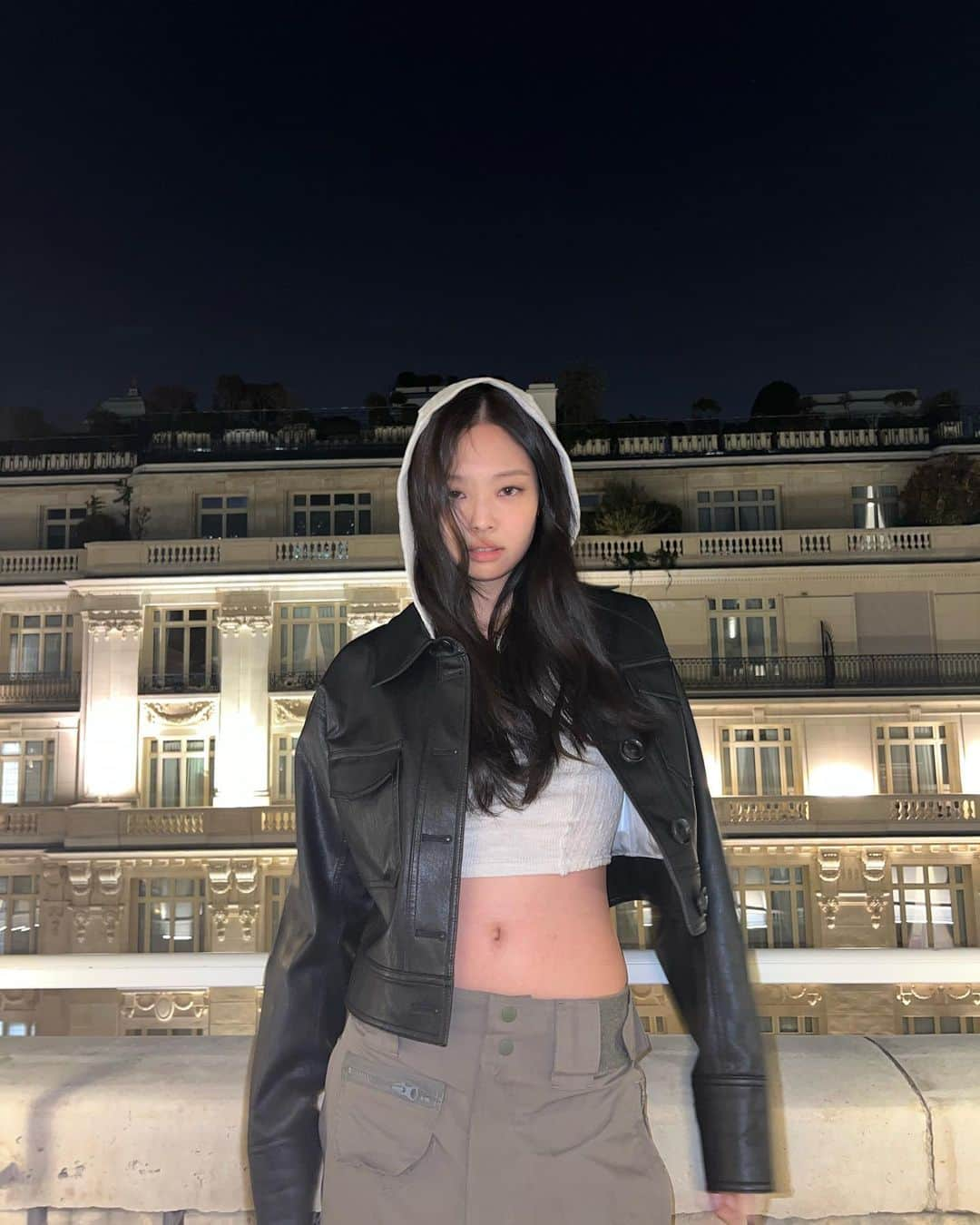 ジェニーさんのインスタグラム写真 - (ジェニーInstagram)「Aliitle bit of paris 🌙」3月9日 23時20分 - jennierubyjane