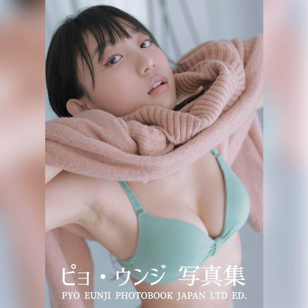 ピョ・ウンジさんのインスタグラム写真 - (ピョ・ウンジInstagram)「✨New PhotoBook Sale✨ [2022 COZY & WET] Web Pictorial and Video Clips💕 * Paper Photobook is available for sale ONLY to FanClub Members. You can join and International shipping is available  새 화보집 [2022 COZY & WET]💕 웹 화보 및 영상 화보는 판매 사이트에서 모두 구매 가능해요! * 종이책 화보는 팬클럽 멤버만 구매가능해요🙏🏻해외 및 한국에서도 가입 및 구매 가능!  写真集予約販売 (午後5時からスタート)🌸 ファンクラブメンバー専用発売です! 海外発送可能です! 決済手段の種類も多くあります🙏🏻 デジタル写真はメンバーでなくても誰でも購入できます 💕」3月10日 17時54分 - pyoapple