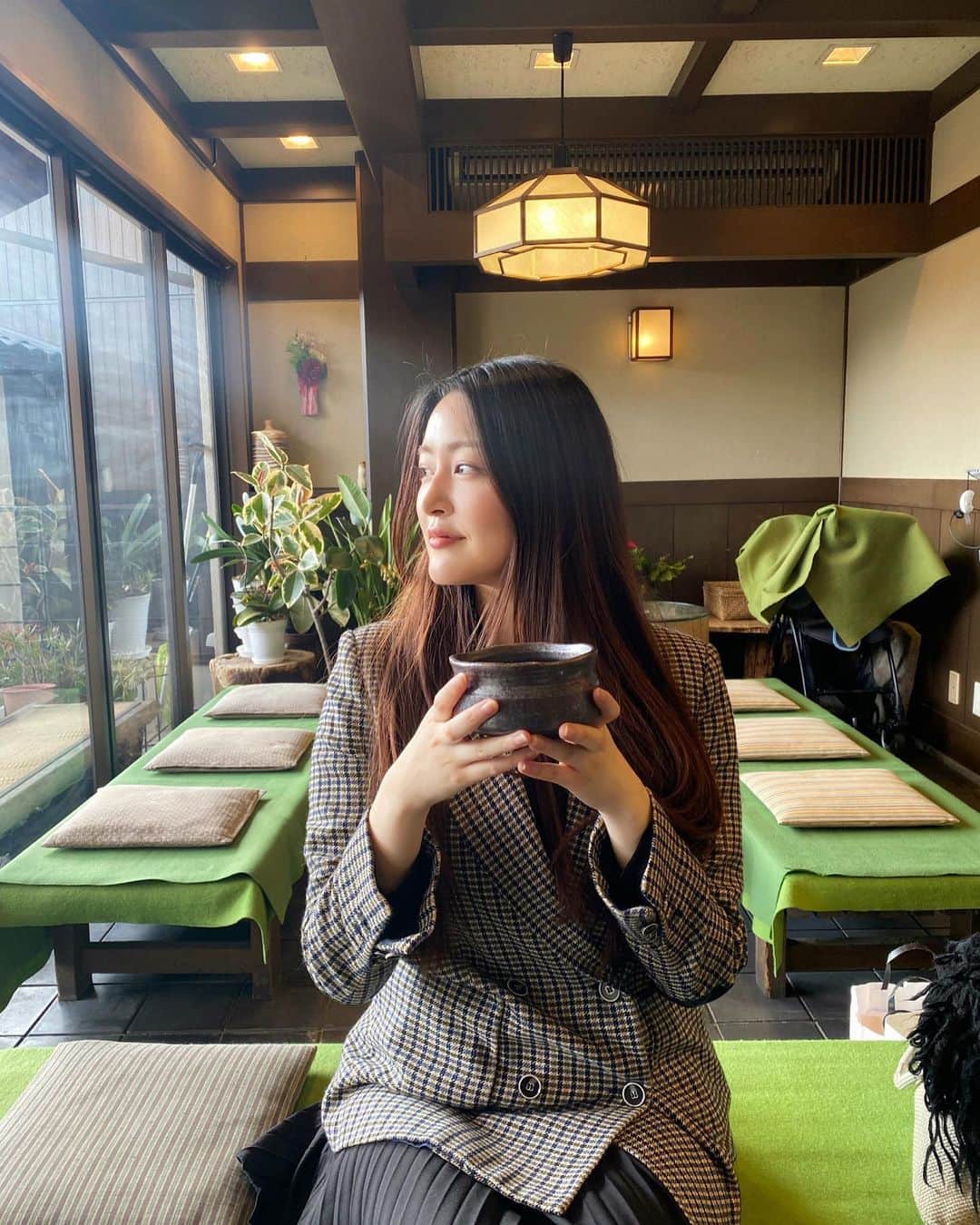 小柴綾香さんのインスタグラム写真 - (小柴綾香Instagram)「A short tea break in Kyoto 🍵 弾丸出張の合間のティーブレイク。 数年前に、ひとりで1週間くらい地図片手に京都のお寺巡りをしたのがとっても楽しかったなぁ。」3月10日 18時20分 - ayakakoshiba