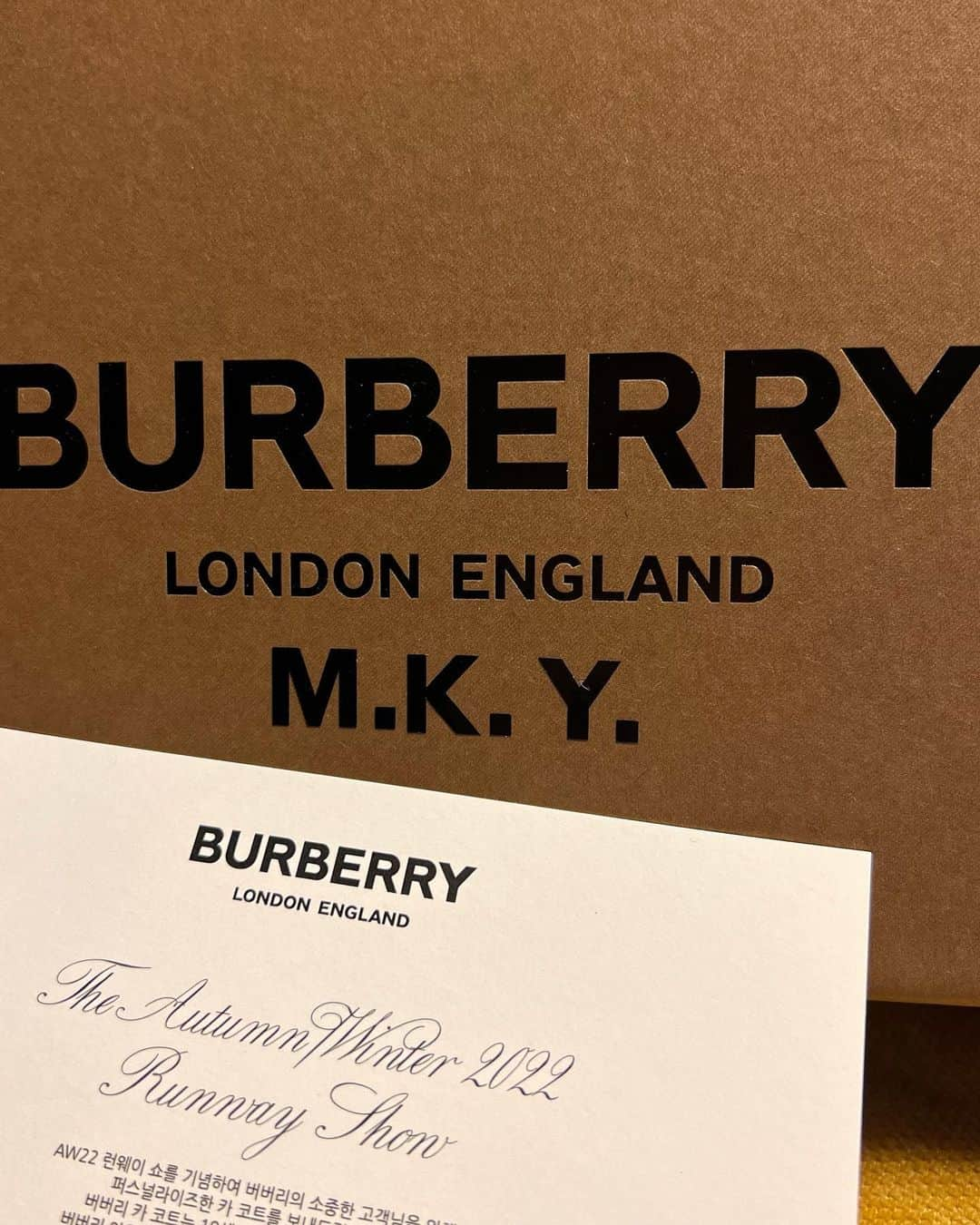 ムン・ガヨンさんのインスタグラム写真 - (ムン・ガヨンInstagram)「THE BURBERRY AW22 SHOW  FRI 3/11 ->10pm #Burberry #BurberryAW22」3月11日 12時34分 - m_kayoung