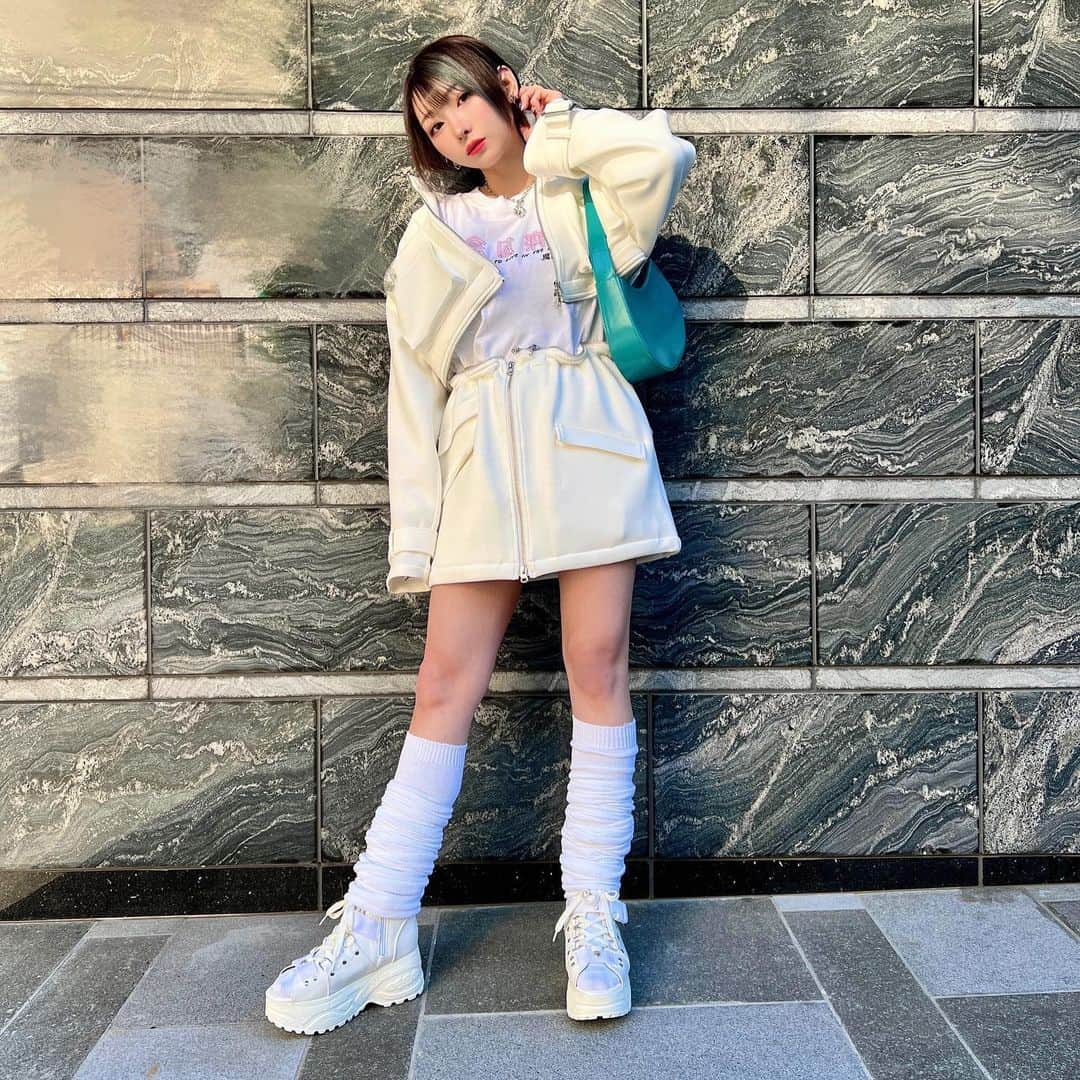 えっちゃんさんのインスタグラム写真 - (えっちゃんInstagram)「. @yukirin_u のブランド @cyunpercent_official の服着てみたよ💕 . . 身長153cmだとこんな感じ💞 きゅん👼🏻 . .  #トップス : @dqn12345678 .  #ジャケット : @cyunpercent_official .  #スカート : @cyunpercent_official .  #シューズ : @h.naoto_official .  #バッグ : @aland_jp . . . .  #プチプラコーデ  #コーデ　#今日のコーデ #ルーズソックスコーデ #ルーズソックス #厚底サンダル #コーディネート  #ホワイトコーデ #ファッション #休日コーデ  #ストリートコーデ   #プチプラ #通販  #韓国ファッション #個性派ファッション   #韓国ファッション #153cmコーデ #155cmコーデ #低身長コーデ #骨格ストレート #ブルベ夏 #grl #グレイル」3月11日 16時05分 - ecchan_bom2