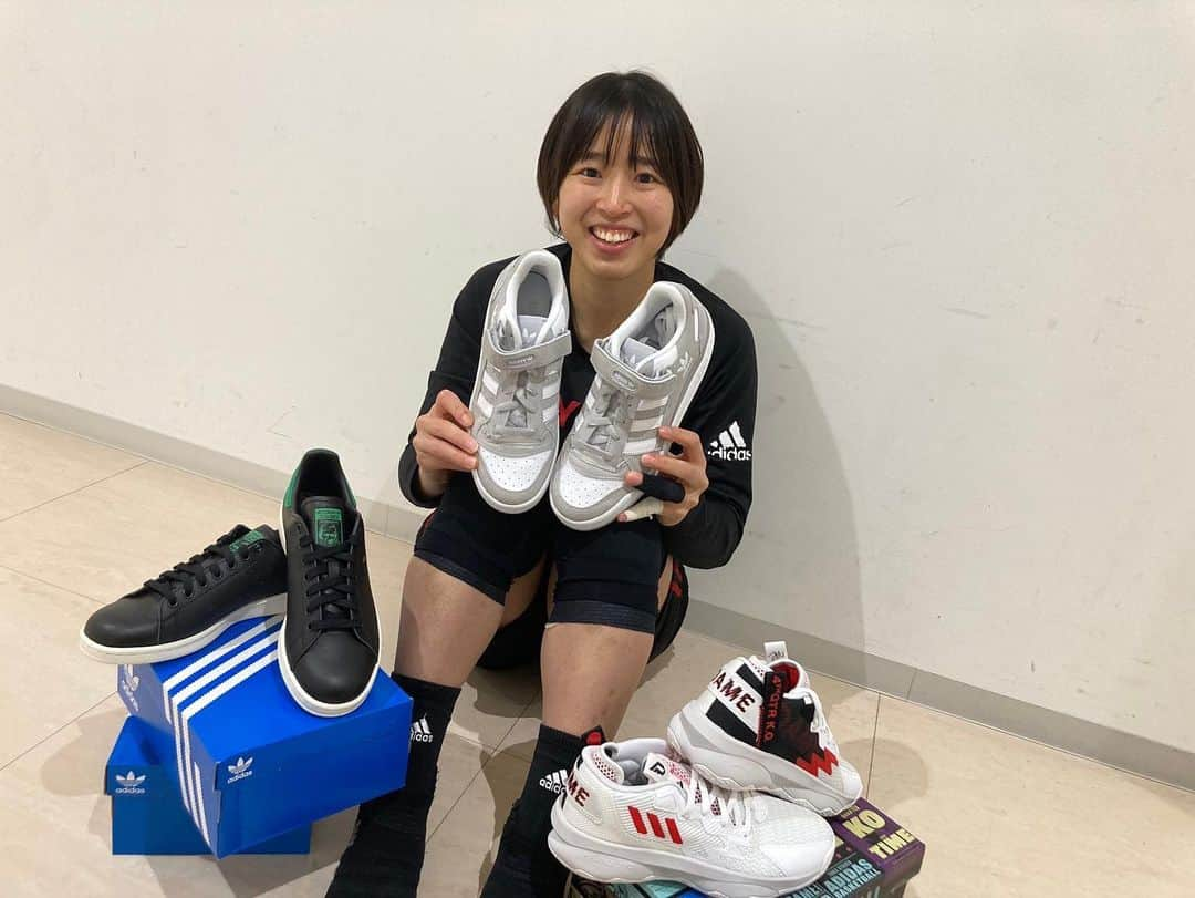 三好南穂さんのインスタグラム写真 - (三好南穂Instagram)「adidasのバッシュと可愛い靴たち👟👟♥️  バッシュはDAME8(写真3枚目)、 靴はスタンスミスとフォーラムローです🌟  いつもありがとうございます！  #adidas  #DAME8  #stansmith  #forumlow  #PR  #商品提供」3月11日 19時15分 - i_am_miiiyooo