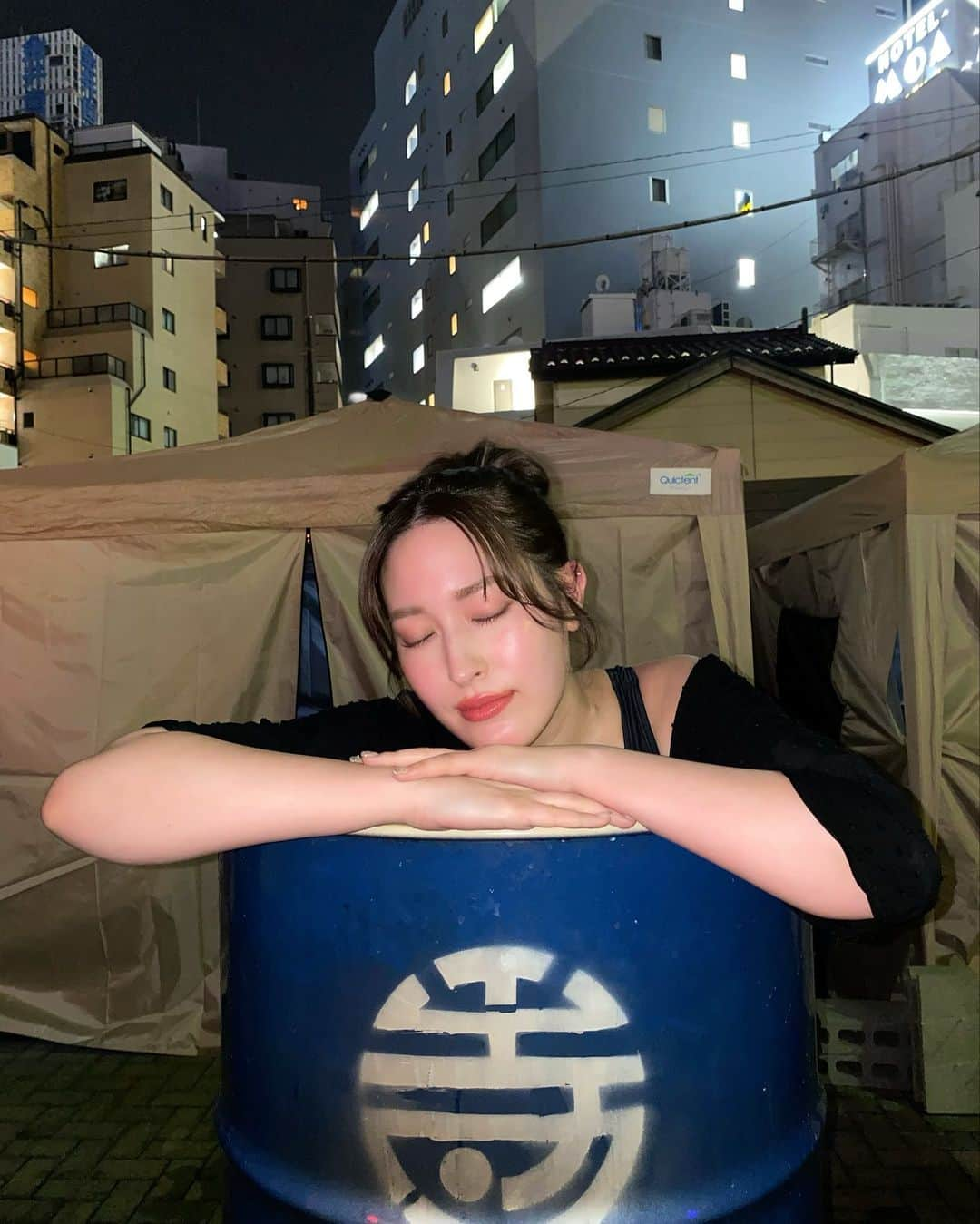 平田梨奈さんのインスタグラム写真 - (平田梨奈Instagram)「人生初の寺サウナ❤︎  テントサウナで汗流したあとは水風呂浸かって外気浴☻しかも寺サウナでは座禅ができるの！おかげさまでめっちゃくちゃ整いました✌︎  五右衛門風呂も初めて経験して日本の文化に触れられた気がしました。  ゆっくりこたつで食べるちゃんぽん鍋も最高だったよ〜  心と体がとてもリセットできた1日になった！  #寺サウナ #サウナ女子 #サ活  #sauna  #サウナー  #宗三寺  #川崎サウナ  #えろりー」3月11日 23時20分 - hirari_official