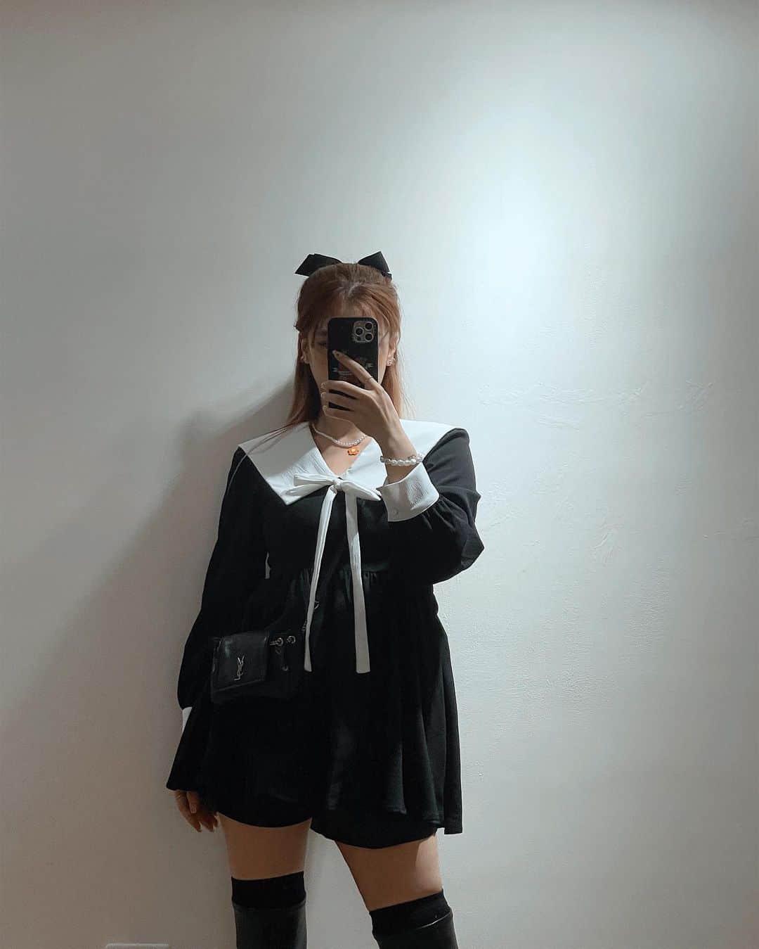 林咖安（Lyla）さんのインスタグラム写真 - (林咖安（Lyla）Instagram)「#saturdayvibes   那天參加了一個制服趴 恥度要很大在路邊等車😂  #backtohighschool  #schooluniform」3月12日 13時48分 - _______lyla_______