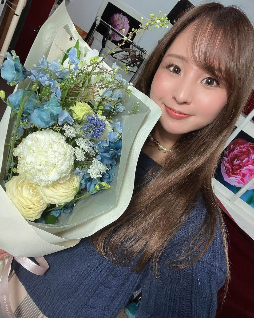 安田七奈さんのインスタグラム写真 - (安田七奈Instagram)「お花もらってニコニコ😊💐  #安田七奈 #なーちゃ #レースクイーン #rq #ラウンドガール #グラビア #グラビアアイドル #グラドル #インスタグラビア#美乳 #水着 #ビキニ #ムチムチ #むちむち #wedssport #bandoh #セクシー #セクシー美女#wedssportracinggals #followme #japanese #japanesegirl #instagood #instalike #photooftheday #팔로우 #얼스타그램 #粉我 #非常好 ⠀ ⠀」3月12日 14時17分 - nana_yasuda