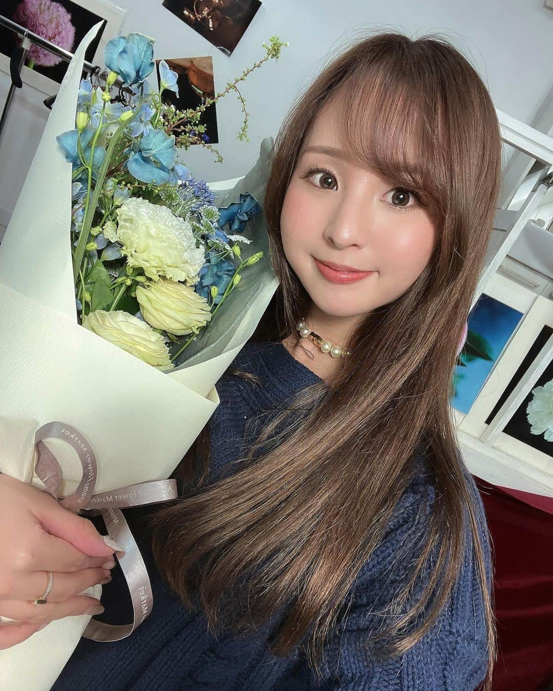 安田七奈さんのインスタグラム写真 - (安田七奈Instagram)「お花もらってニコニコ😊💐  #安田七奈 #なーちゃ #レースクイーン #rq #ラウンドガール #グラビア #グラビアアイドル #グラドル #インスタグラビア#美乳 #水着 #ビキニ #ムチムチ #むちむち #wedssport #bandoh #セクシー #セクシー美女#wedssportracinggals #followme #japanese #japanesegirl #instagood #instalike #photooftheday #팔로우 #얼스타그램 #粉我 #非常好 ⠀ ⠀」3月12日 14時17分 - nana_yasuda